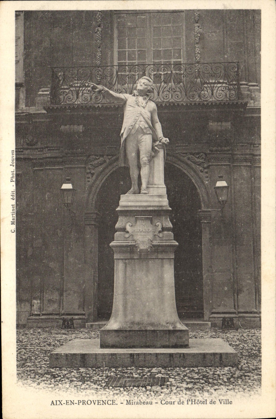 Aix-en-Provence — Statue des Mirabeau in der Hof des Rathauses — C. Martinet Verlag. Foto. Jouven