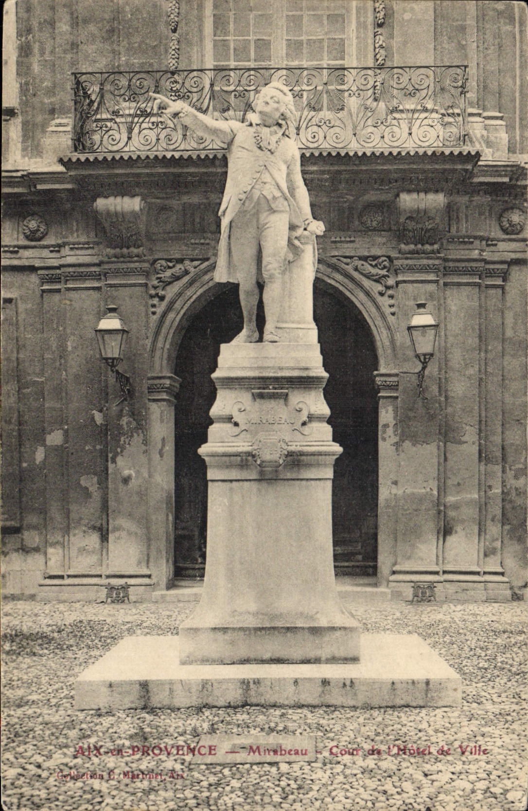 Aix-en-Provence — Mirabeau — Cour de l'Hôtel de Ville