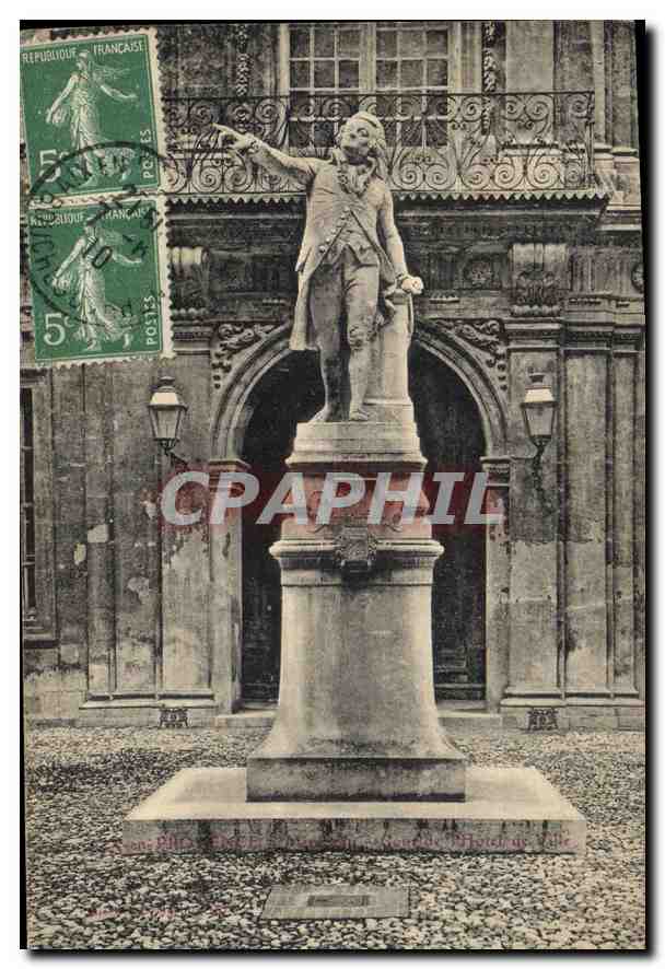 Statue d'un homme en uniforme — Place publique — Éditeur inconnu, n° de série non visible