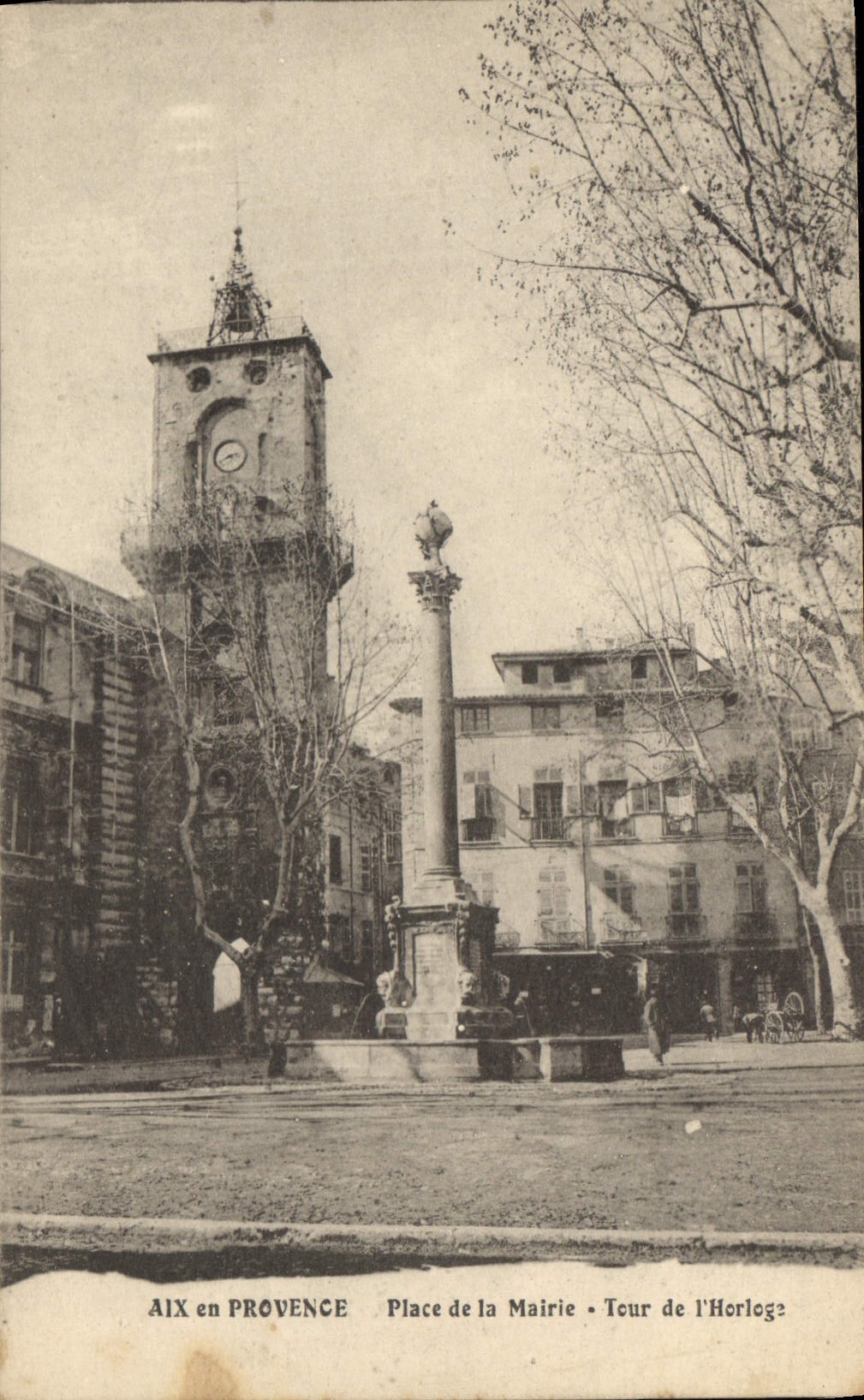 Aix-en-Provence — Plaza de la Mairie con la Torre del Reloj — editor CPAPHIL, n° 74