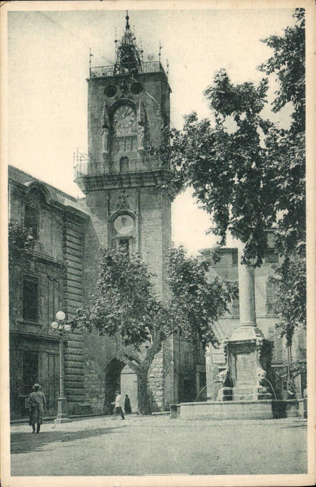 Aix-en-Provence — Place de l'Hôtel-de-Ville et Tour de l'Horloge — J. Goulard, Éditeur Aix
