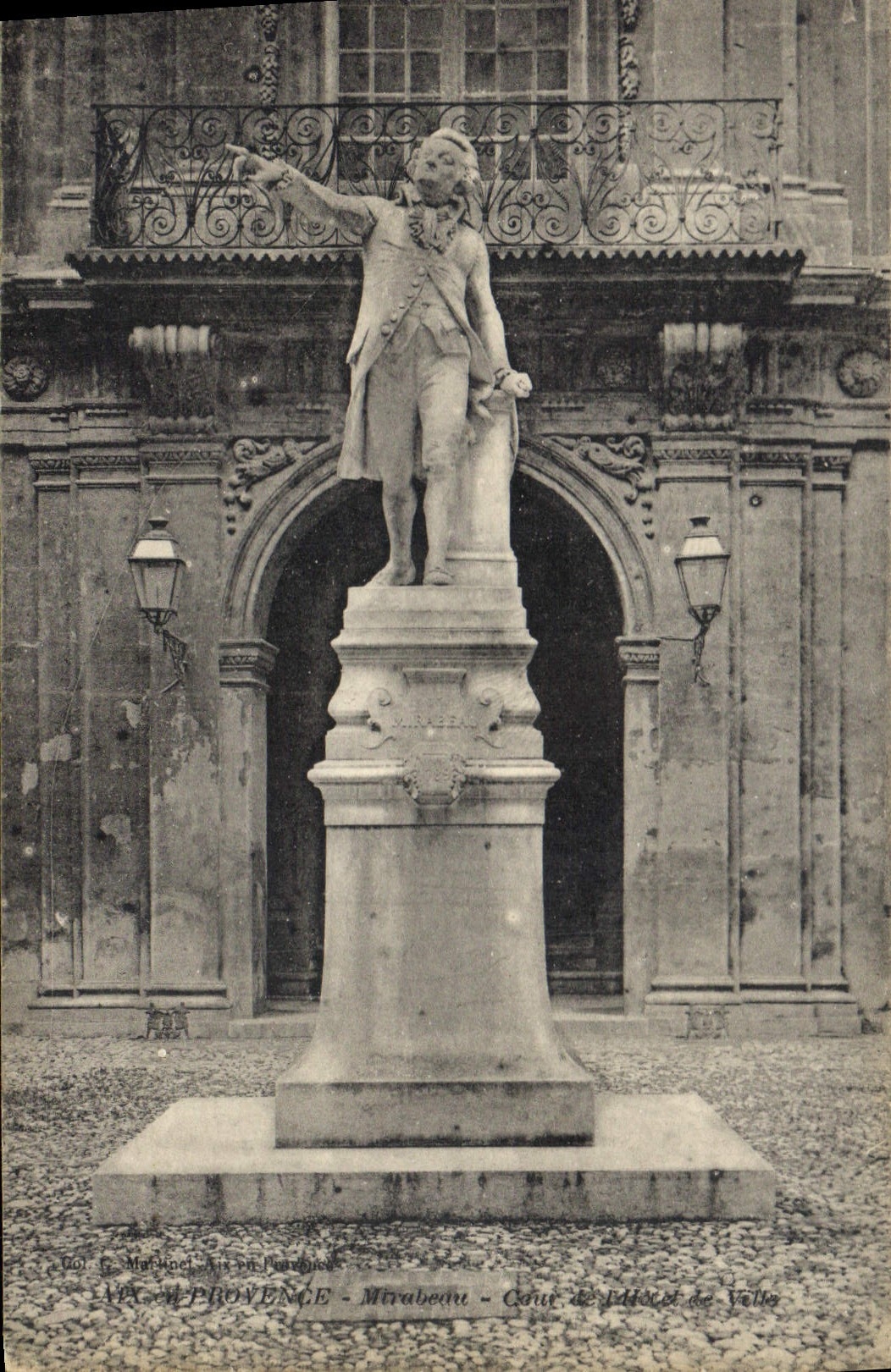 Mirabeau - Cour de l'Hôtel de Ville - Aix-en-Provence