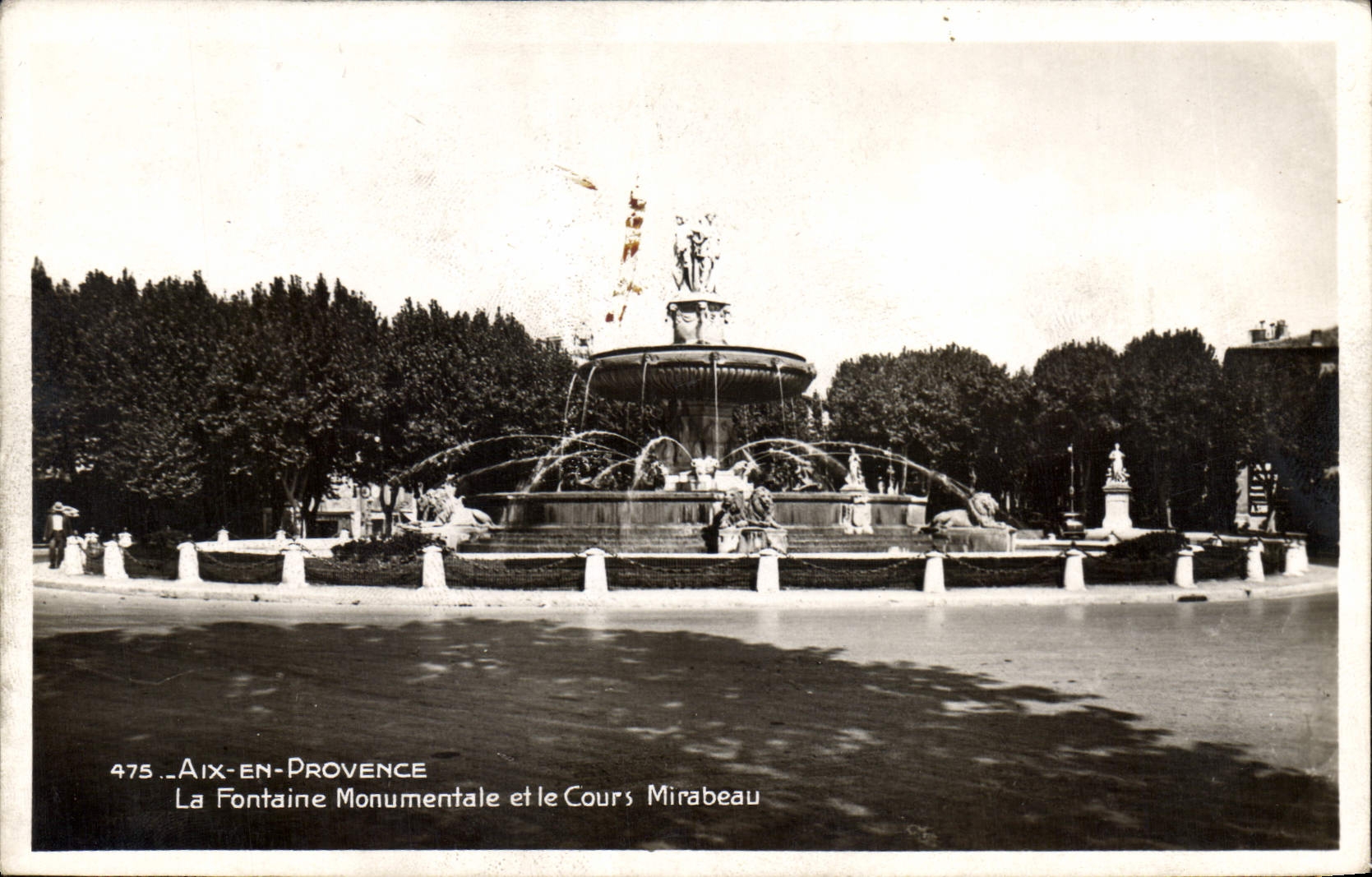 Aix-en-Provence — Die monumentale Fontäne und der Cours Mirabeau — Edition La Ciuoone