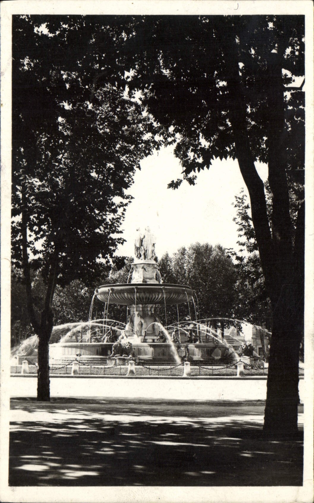 Fontaine de la Rotonde — Aix-en-Provence — éditeur non visible