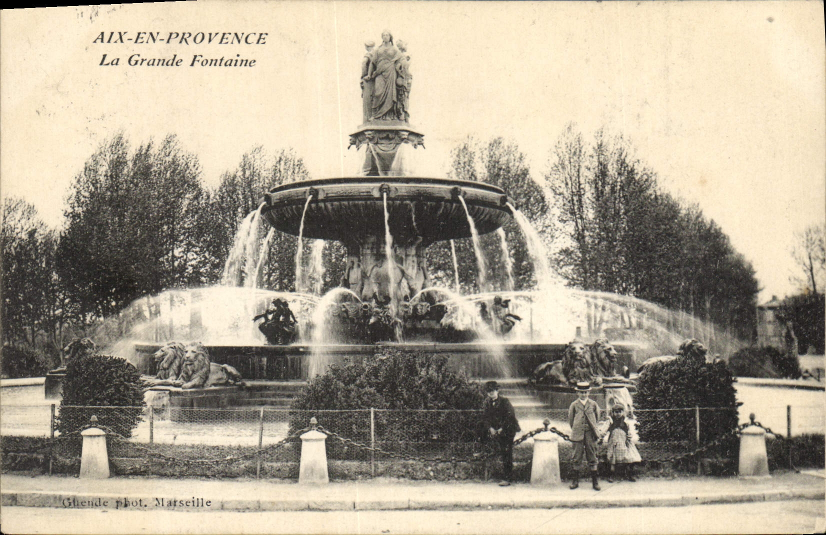 Aix-en-Provence — La Grande Fontaine — Gliende phot. Marseille
