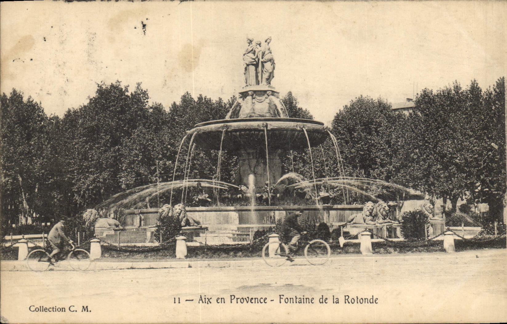 CPA Aix en Provence Fontaine de la Rotonde 