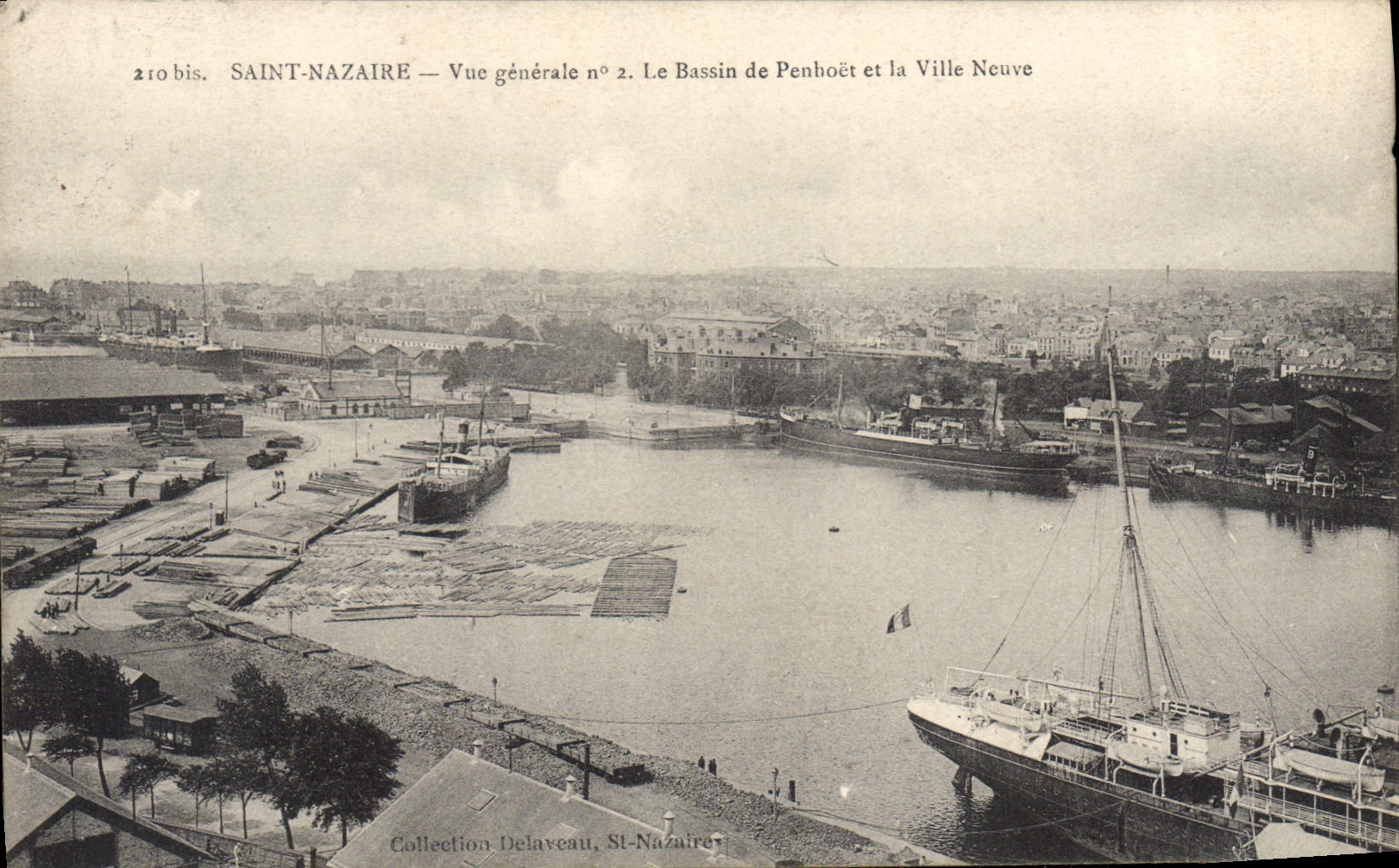 CPA Saint Nazaire Vue generale Le Bassin de Penhoet et la Ville Neuve 