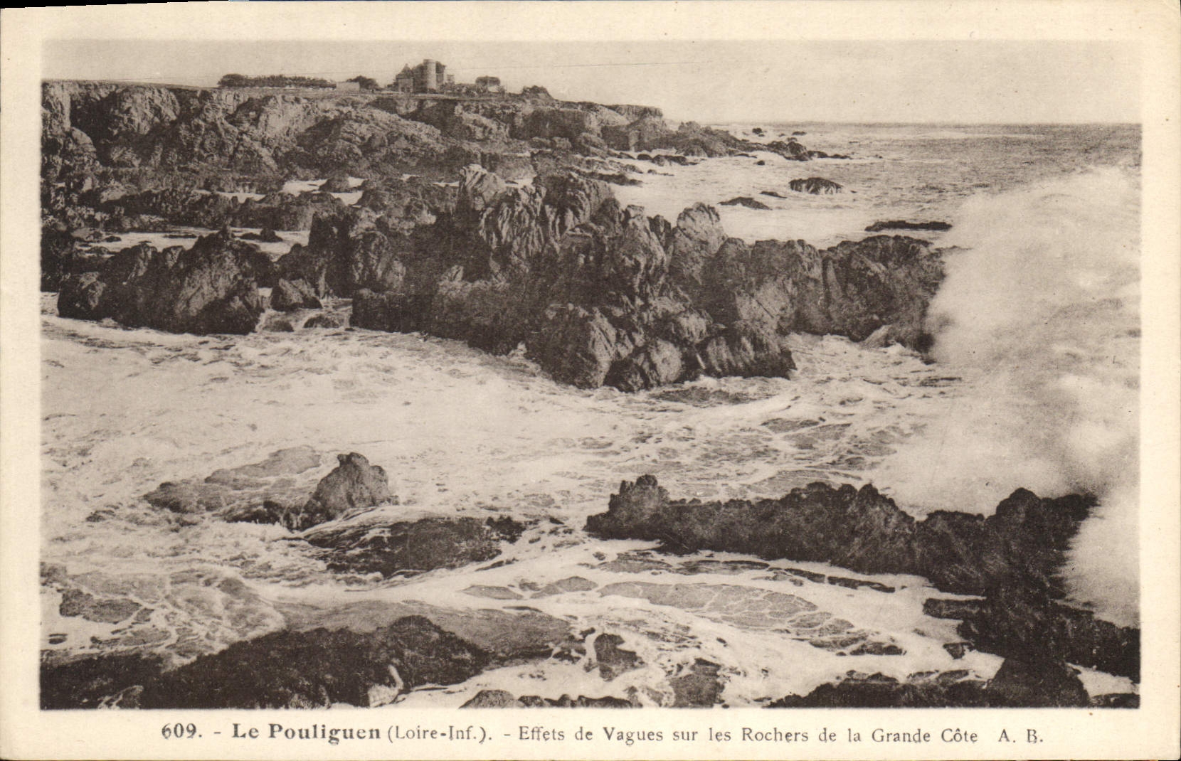 CPA Le Pouliguen Loire Inf Effets de Vagues sur les Rochers de la Grande Cote 