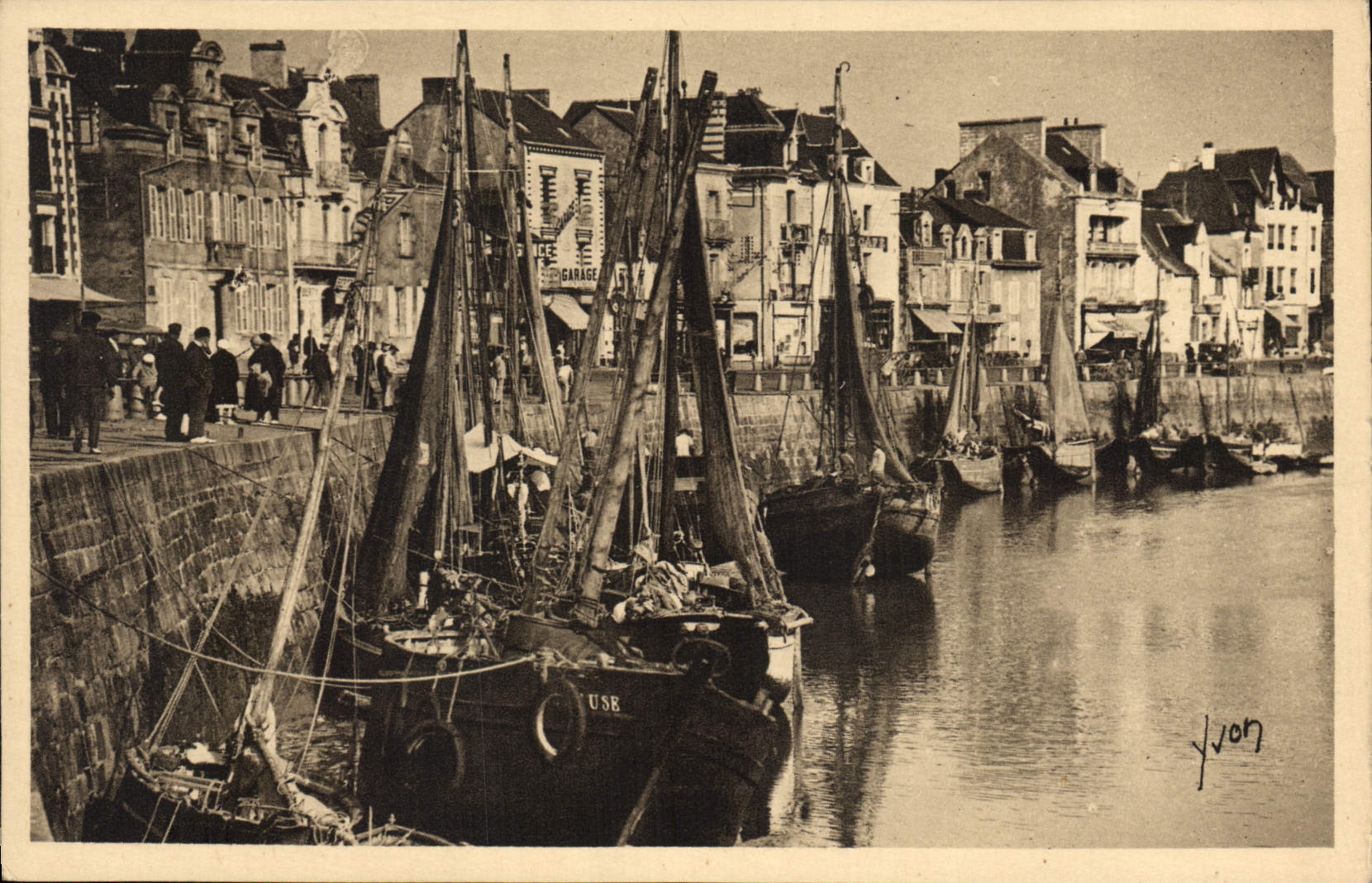 CPA La Douce France Le Pouliguen Loire Inferieure Le Port Bateaux