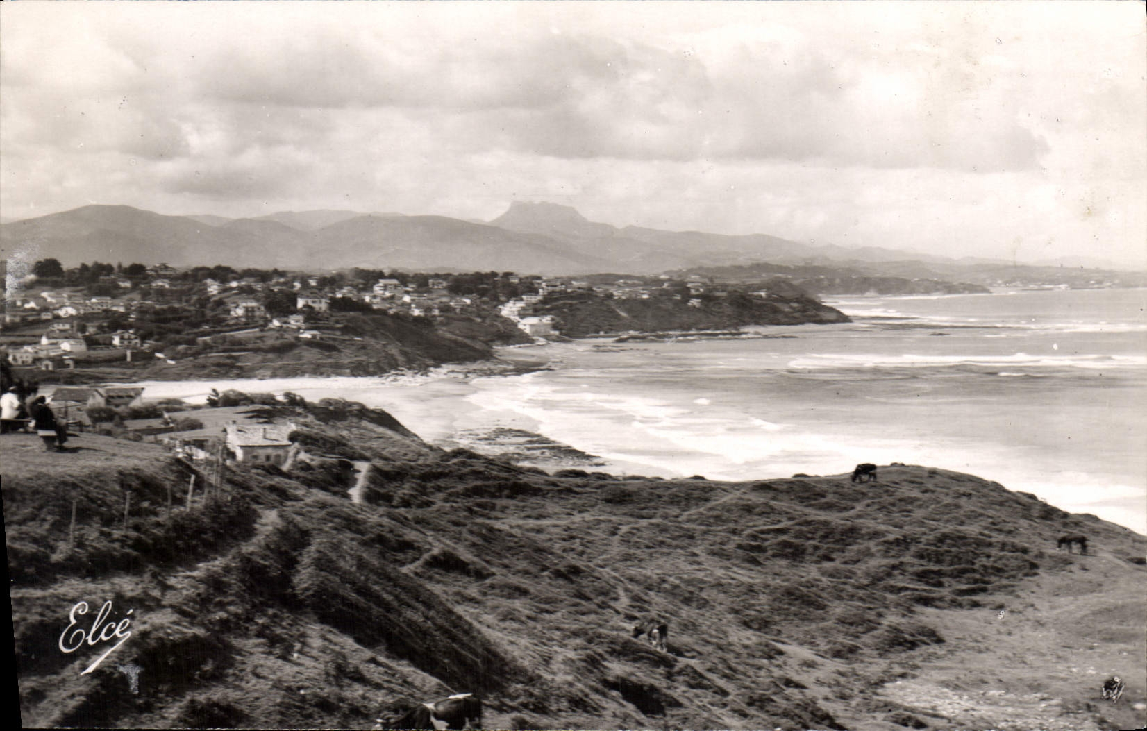 CPA Bidart B P La Plage vers Guethary au fond les Trois Couronnes Espagne 