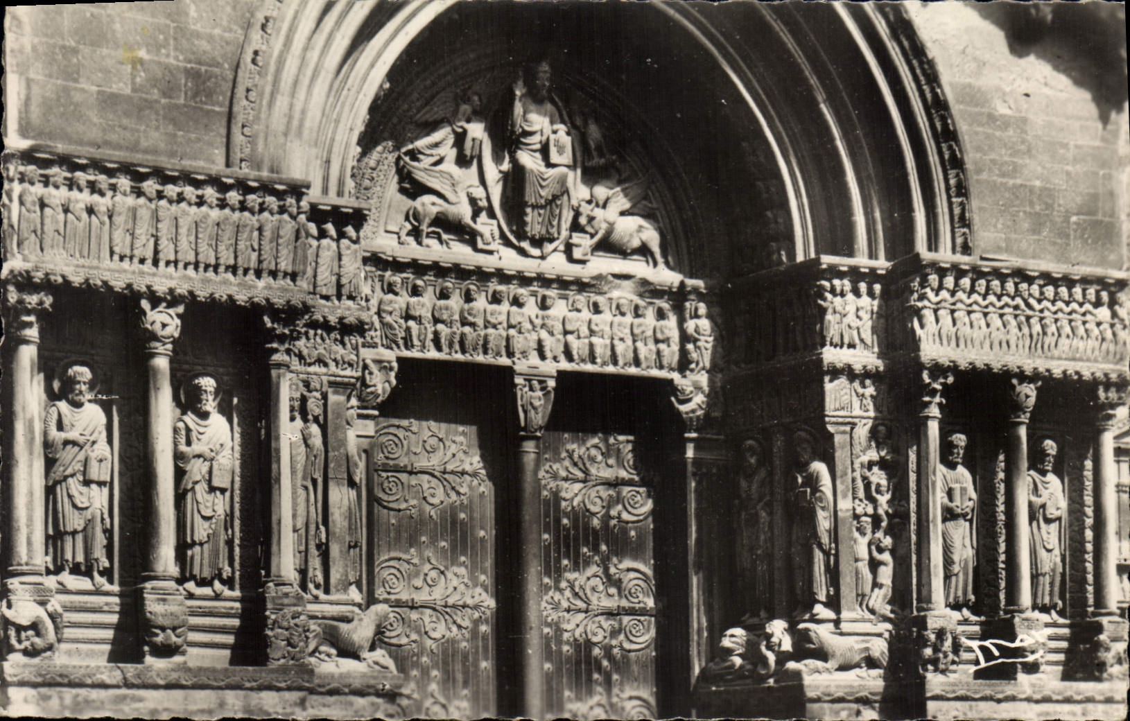 CPA La Provence Romaine Arles Portail de l'Eglise St Trophime 