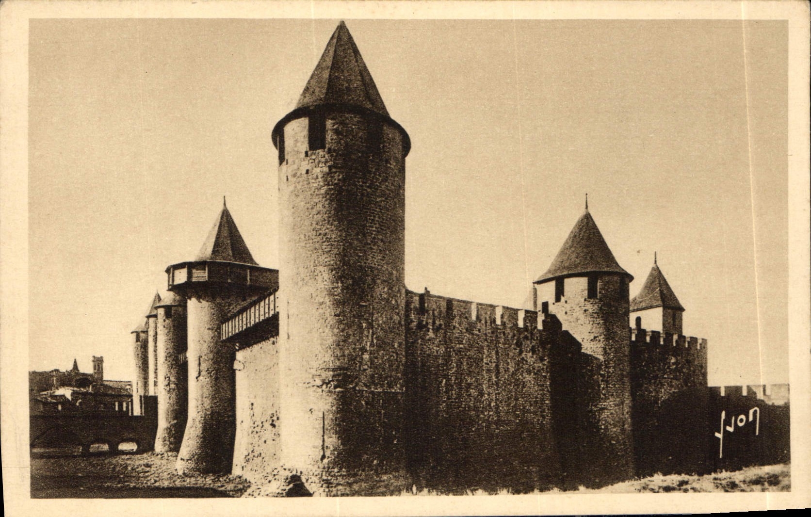 CPA Carcassonne Aude La Cite Le Chateau 