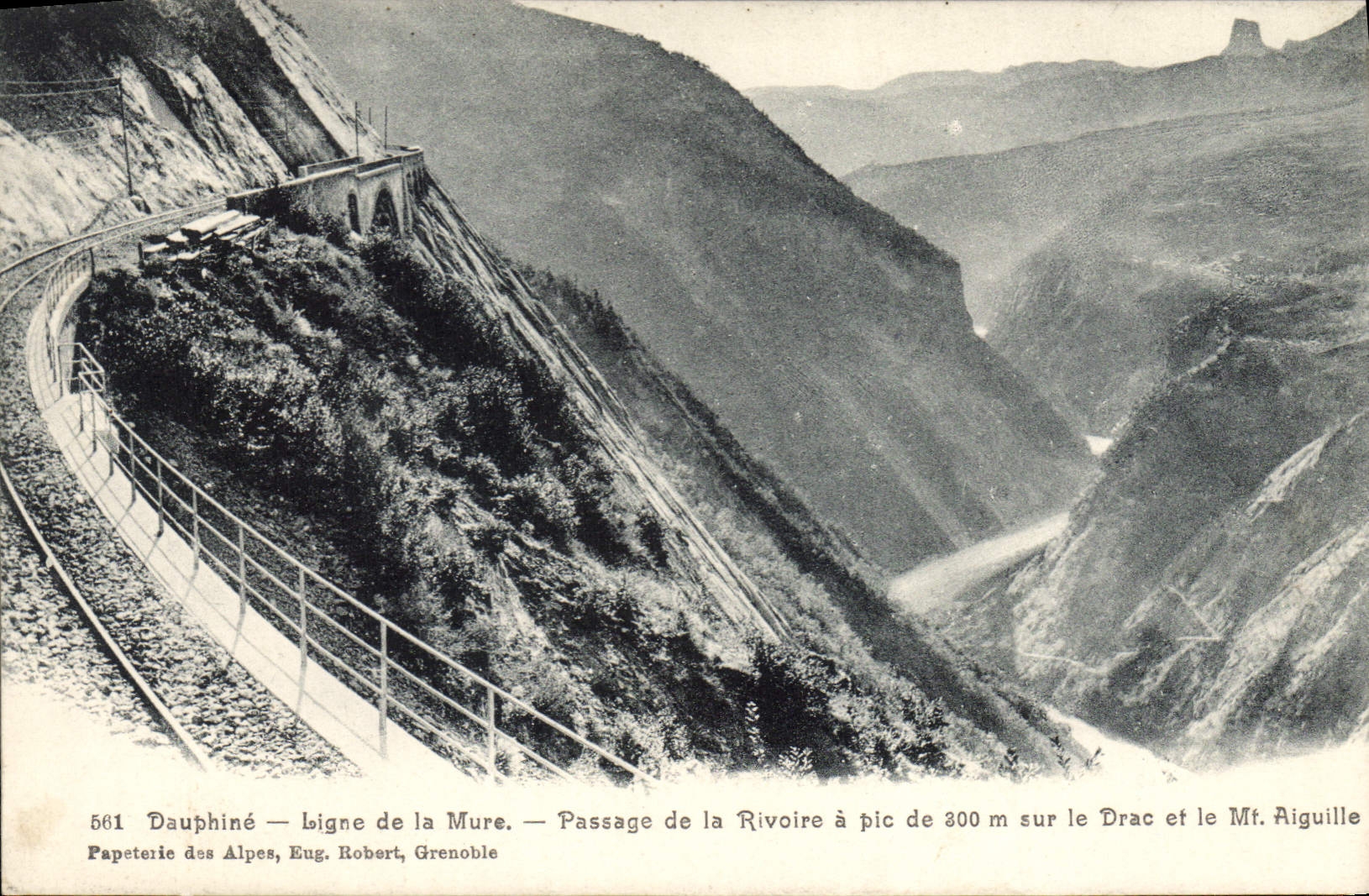 CPA Dauphine Ligne de la mure Passage de la Rivoire a pic sur le Drac et le Mt Aiguille 