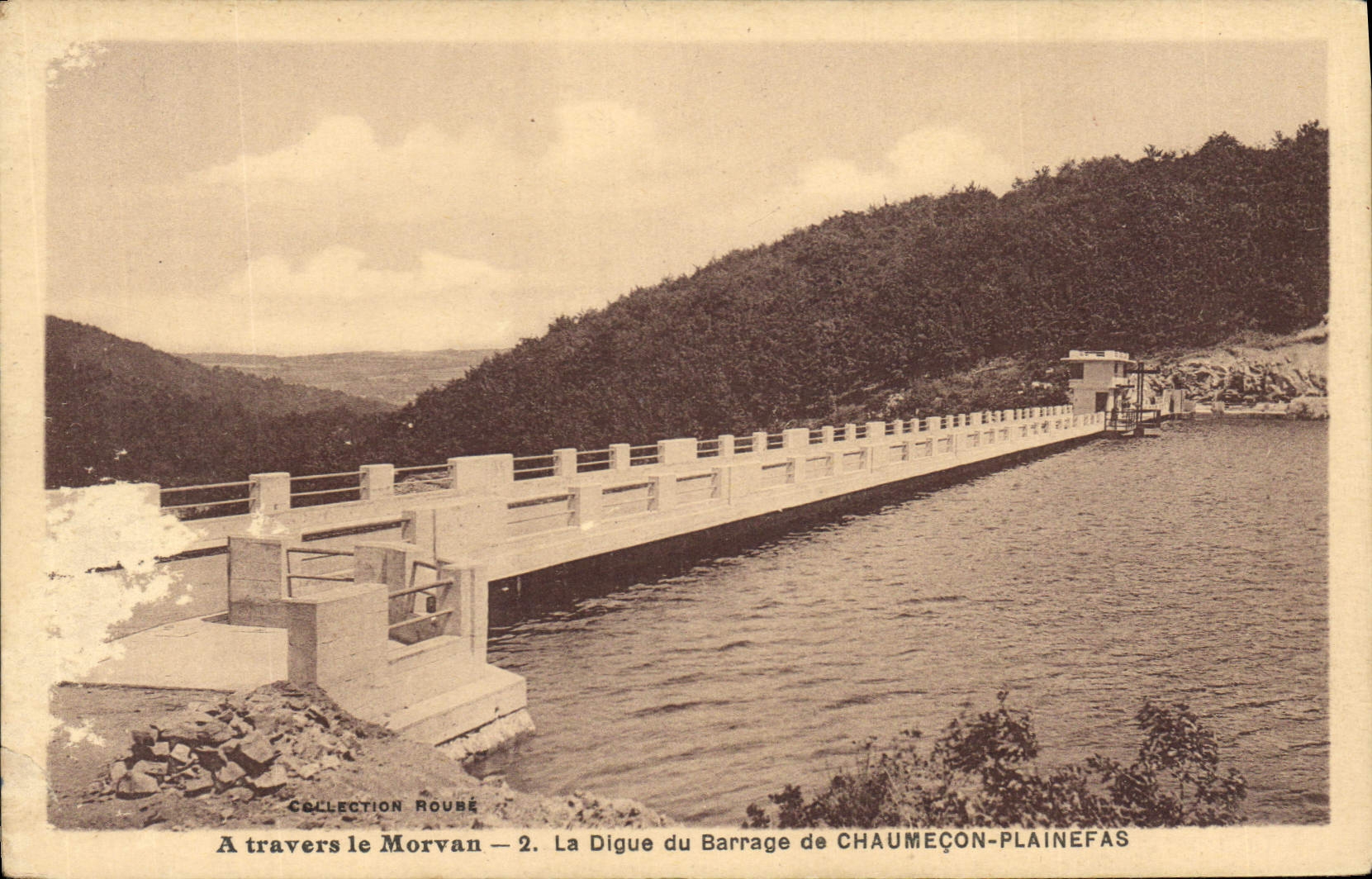 CPA A travers le Morvan La Digue du Barrage de Chaumecon Plainefas 