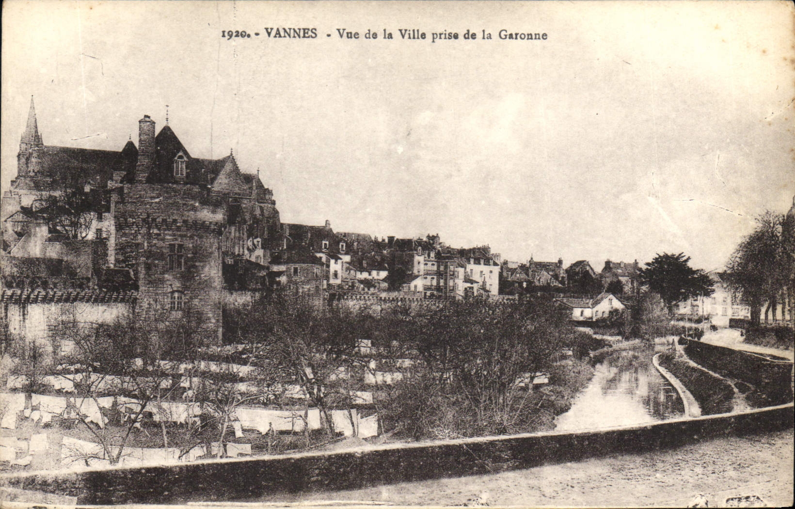 Vannes - Vue de la Ville prise de la Garonne — 1920, éditeur Laurent-Martin, n° 3665