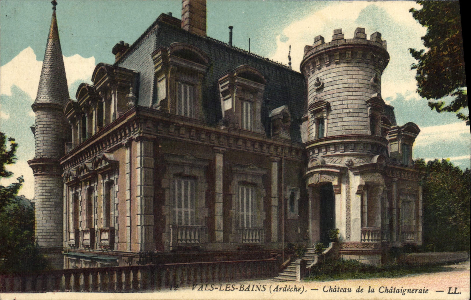 Vals-les-Bains (Ardèche) — Château de la Châtaigneraie — LL.