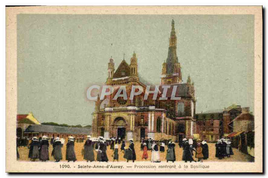 CPA Sainte Anne d'Auray Procession rentrant a la Basilique 