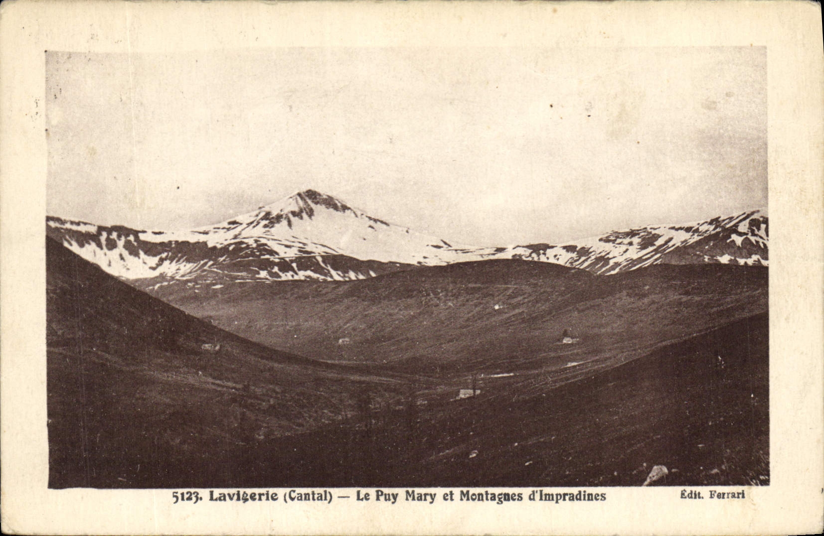 CPA Laligerie Cantal Le Puy Mary et Monragnes d'Imradines 