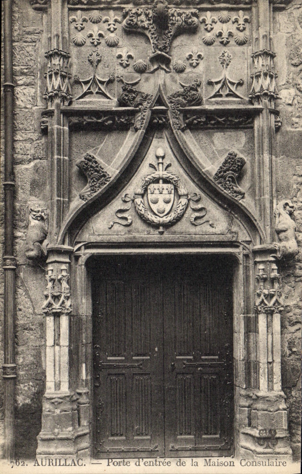 CPA Aurillac Porte d'entree de la Maison Consulaire Serpent