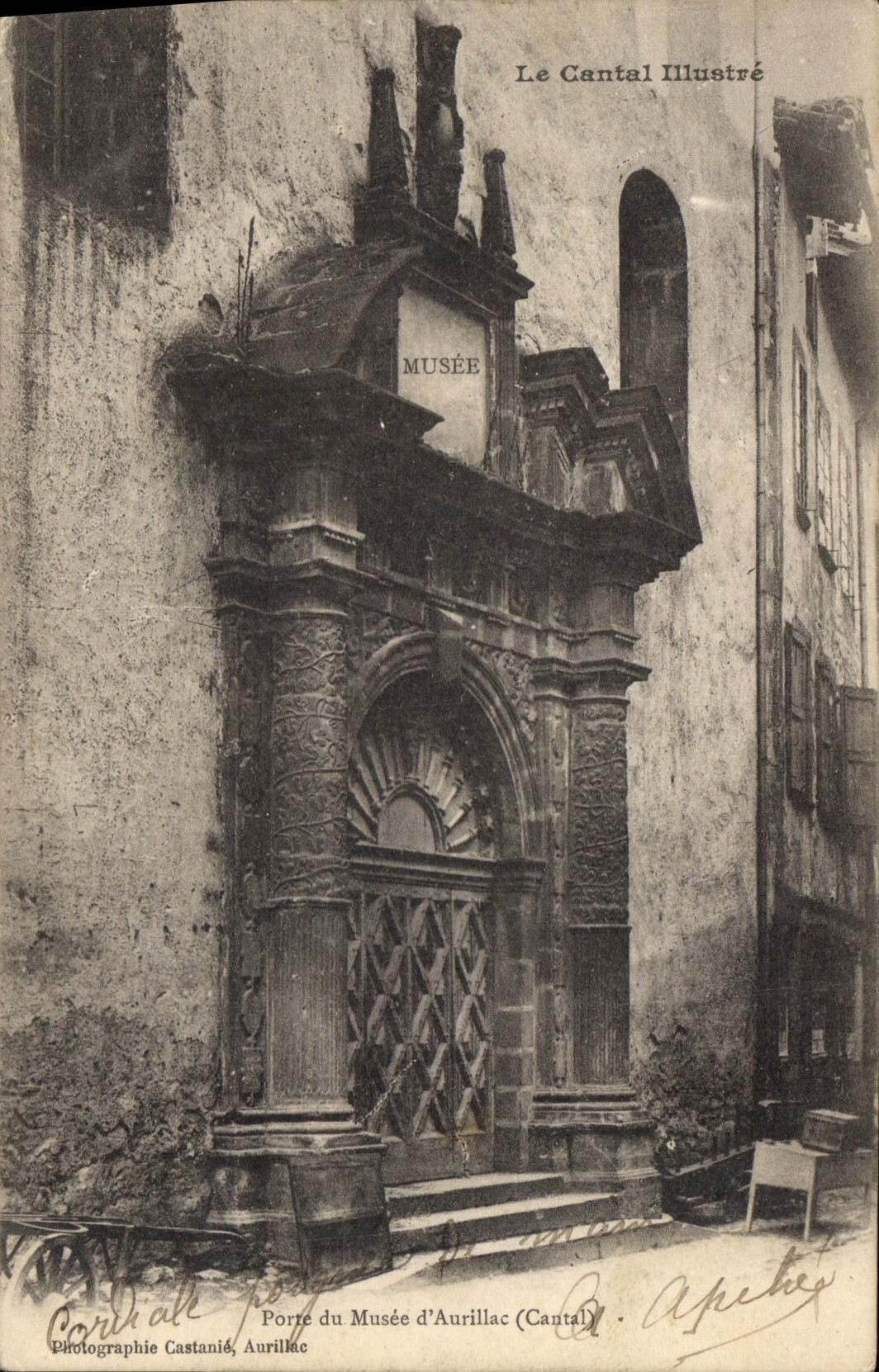 CPA Le Cantal Illustre Porte de Musee d'Aurillac Cantal 