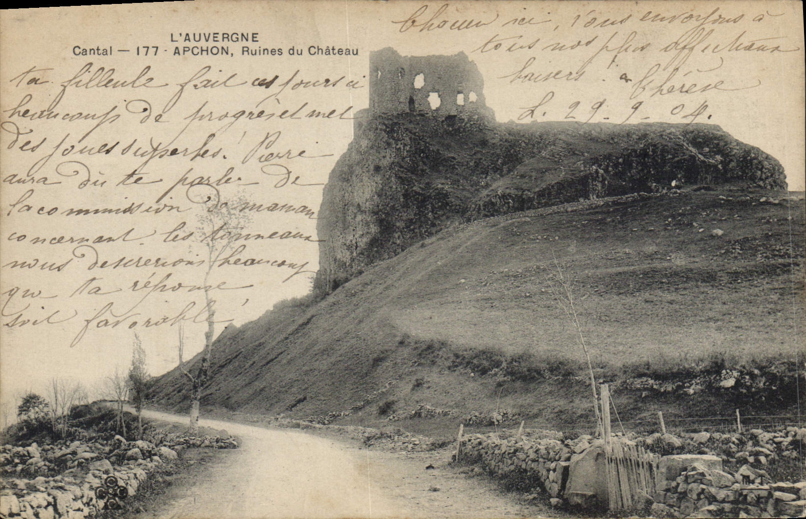 CPA l'Auvergne Cantal Apchon Ruines du Chateau 