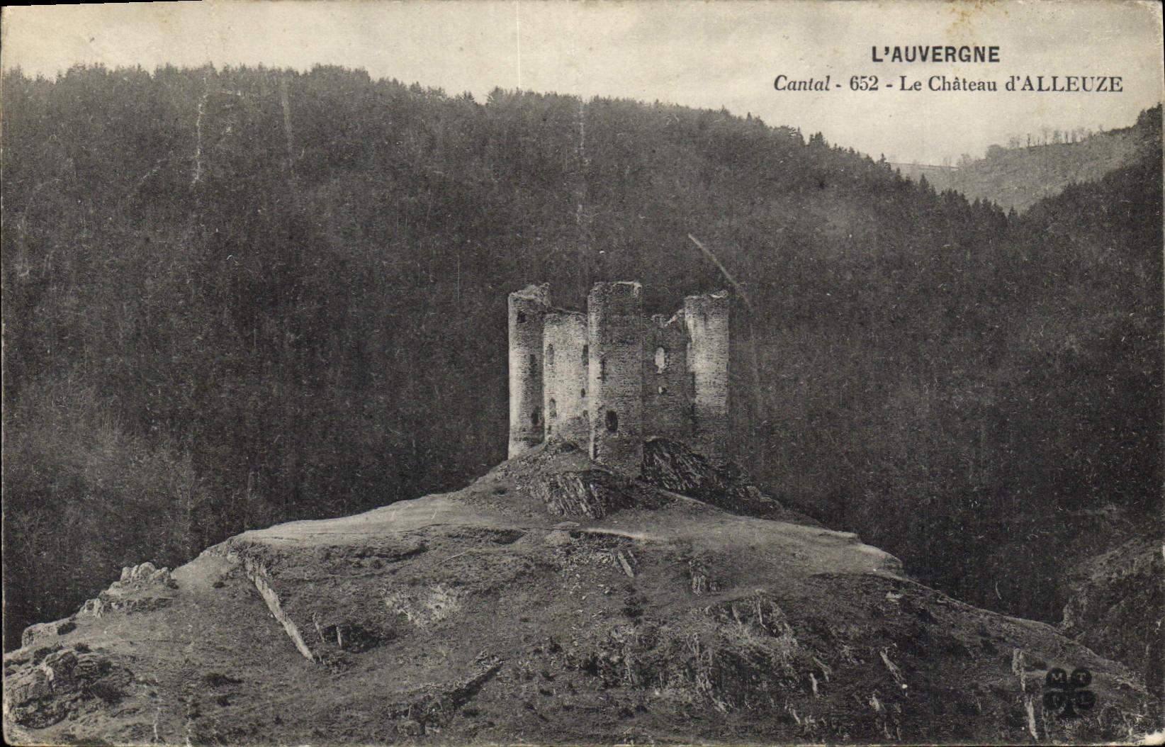 CPA l'Auvergne Cantal Le Chateau d'Alleuze 