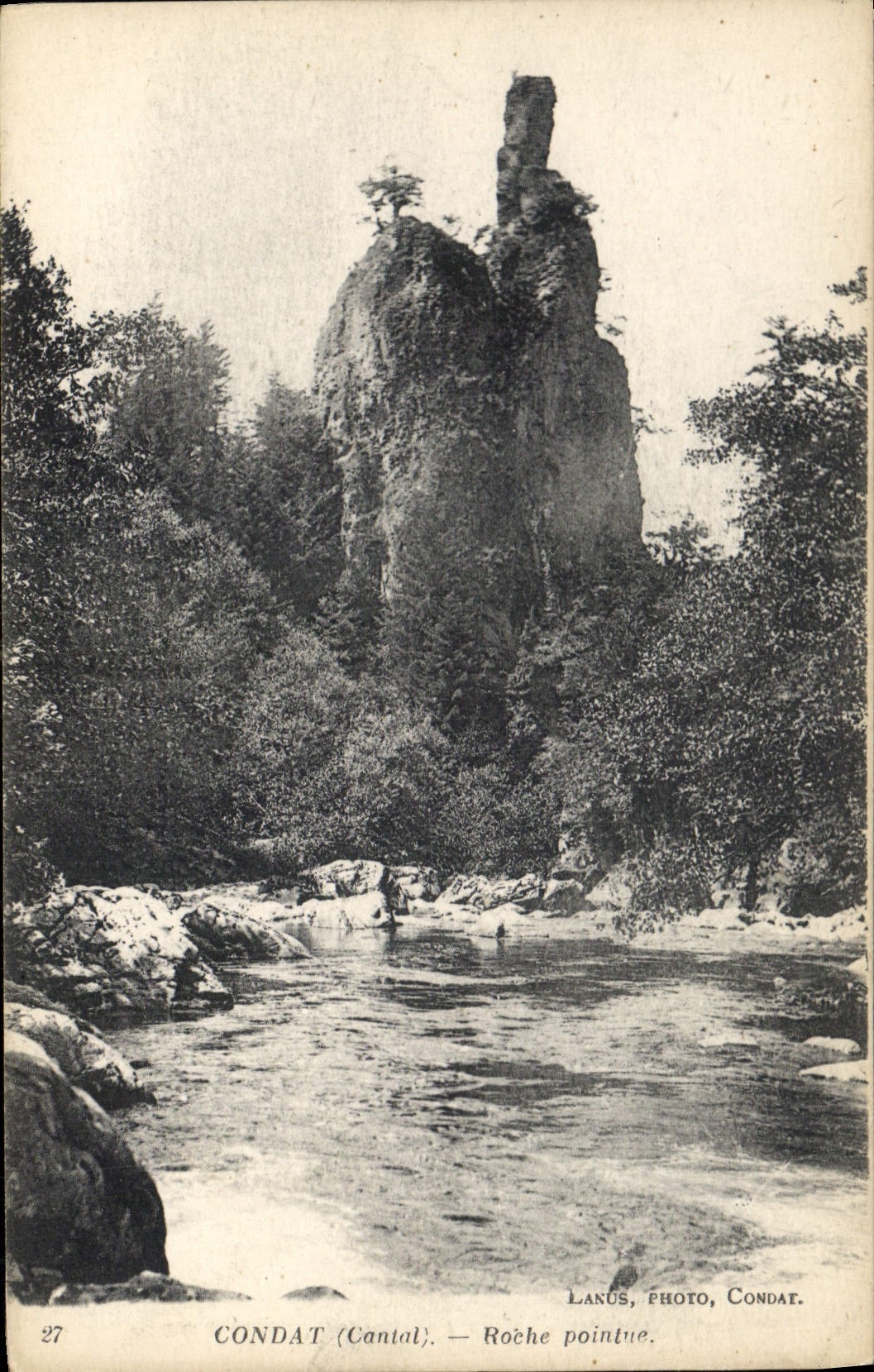 Condât (Cantal) — Roche pointue — Lanus, Photo, Condât, n°27