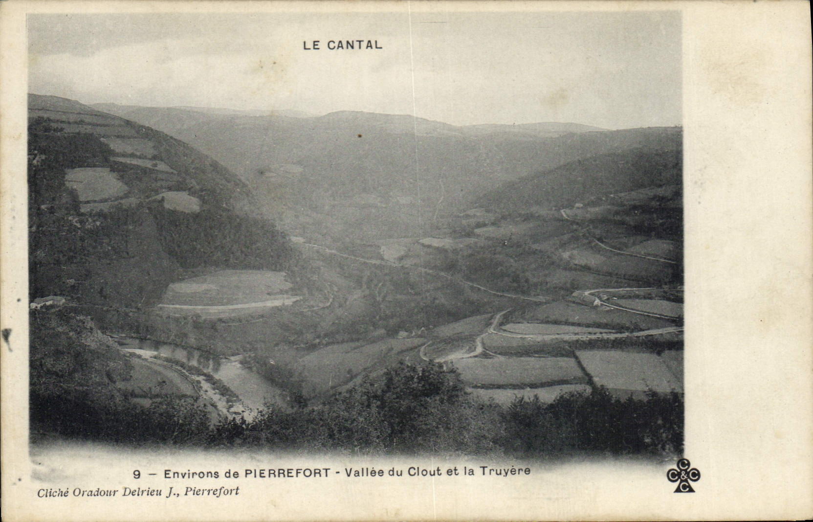 CPA Le Cantal Environs de Pierrefort Vallee du Clout et la Truyere 