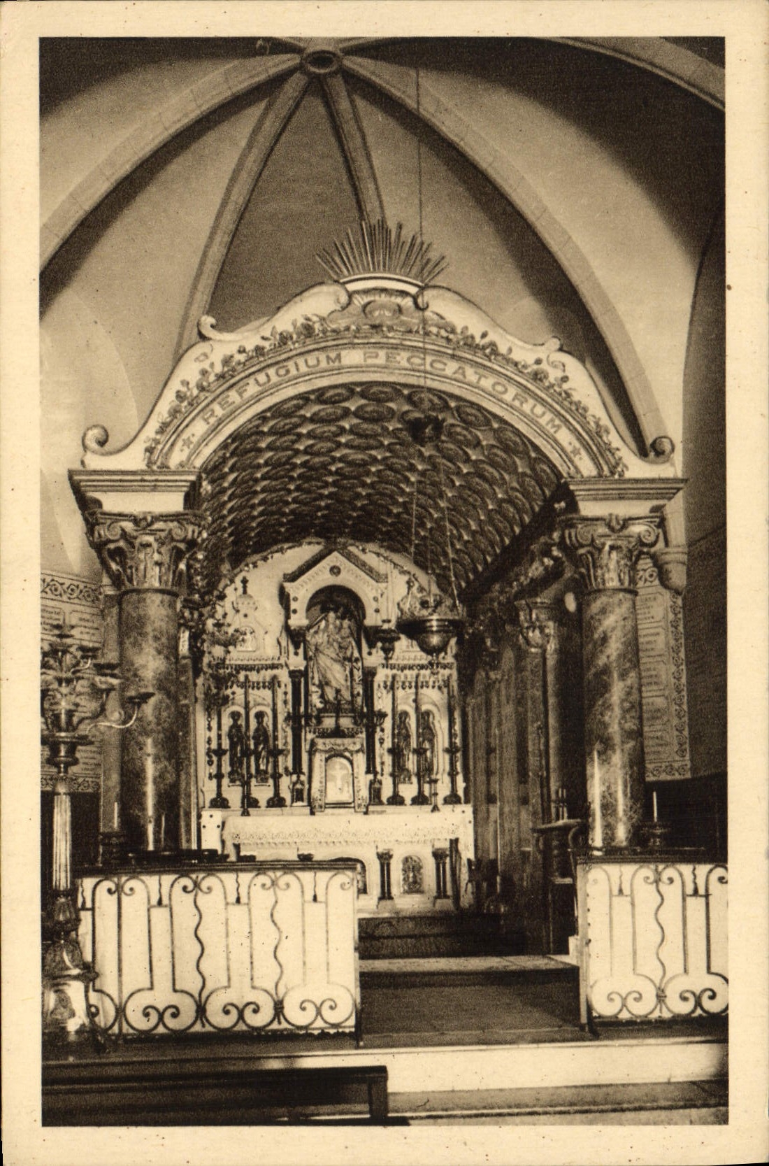 Notre-Dame-du-Laus — Sanctuaire de la Basilique — Propriété des Missionnaires