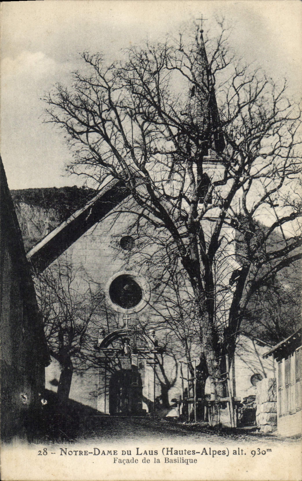 Notre-Dame du Laus (Alpes Altas) — Facha de la Basílica — alt. 930m