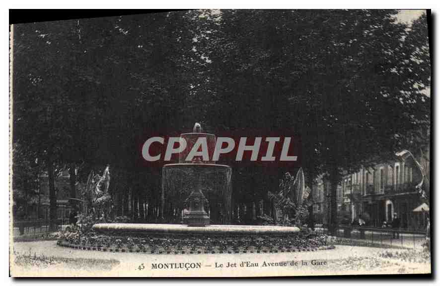 CPA Mountlucon Le Jet d'Eau Avenue de la Gare 