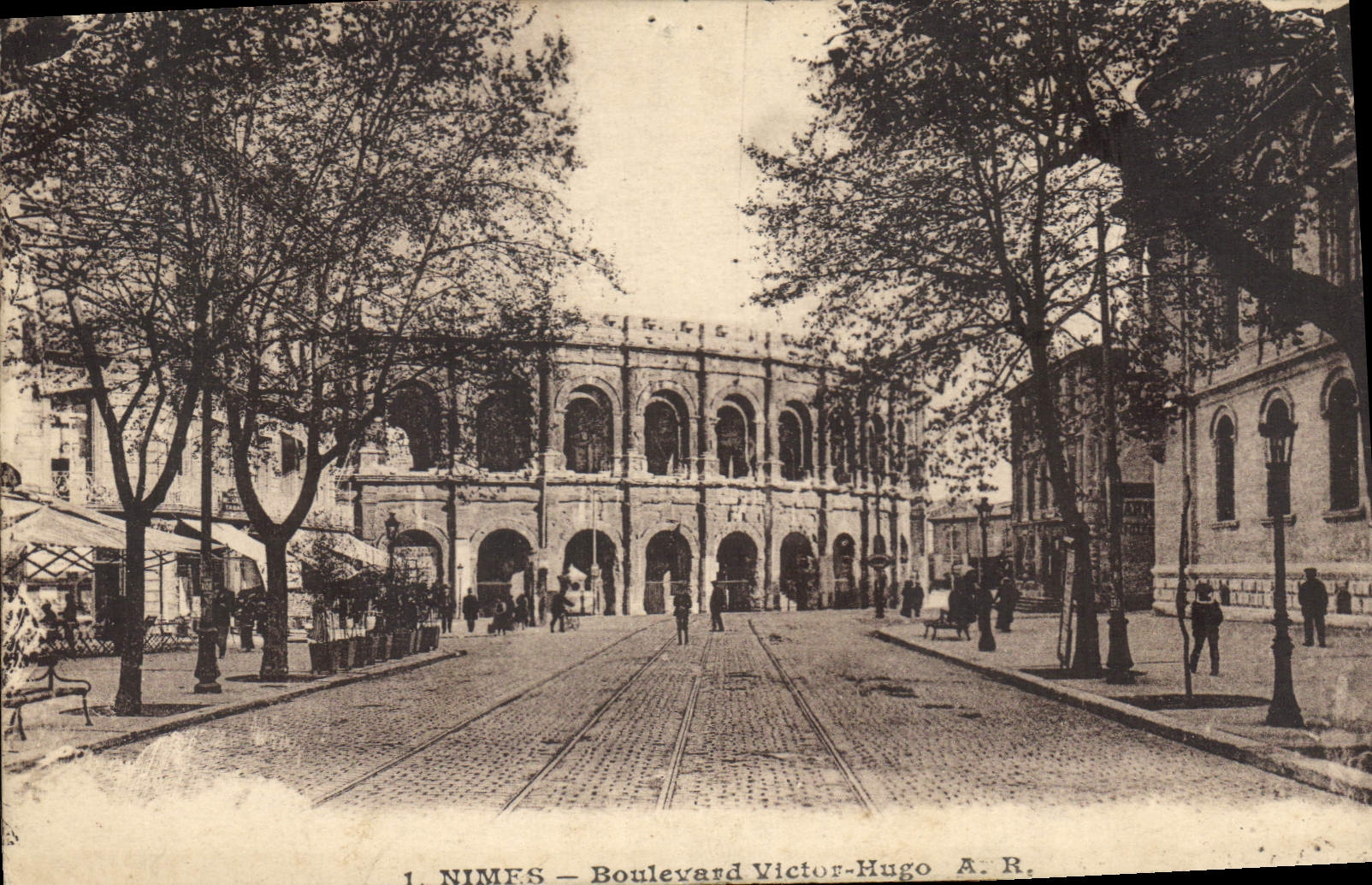 Nîmes — Boulevard Victor-Hugo — A. R.