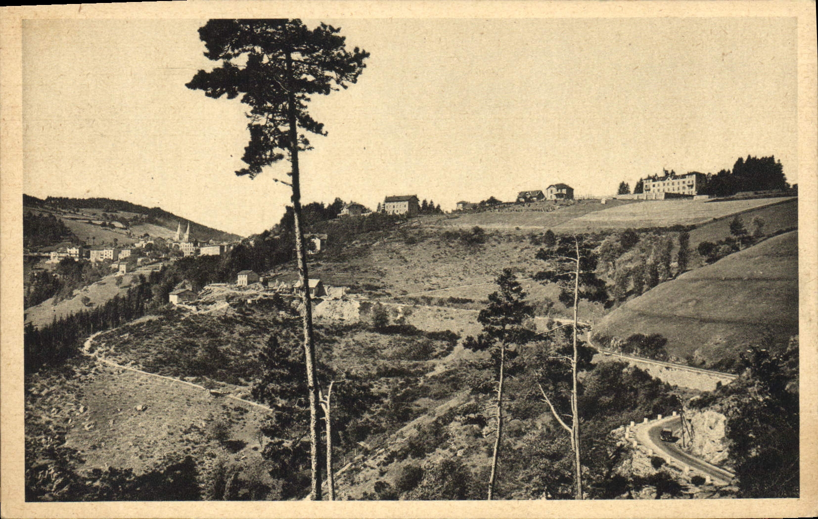 La Louvesc (Ardèche) — Vue générale du quartier de la Fontaine — Route d'Annonay — Héliogravure de Dombier