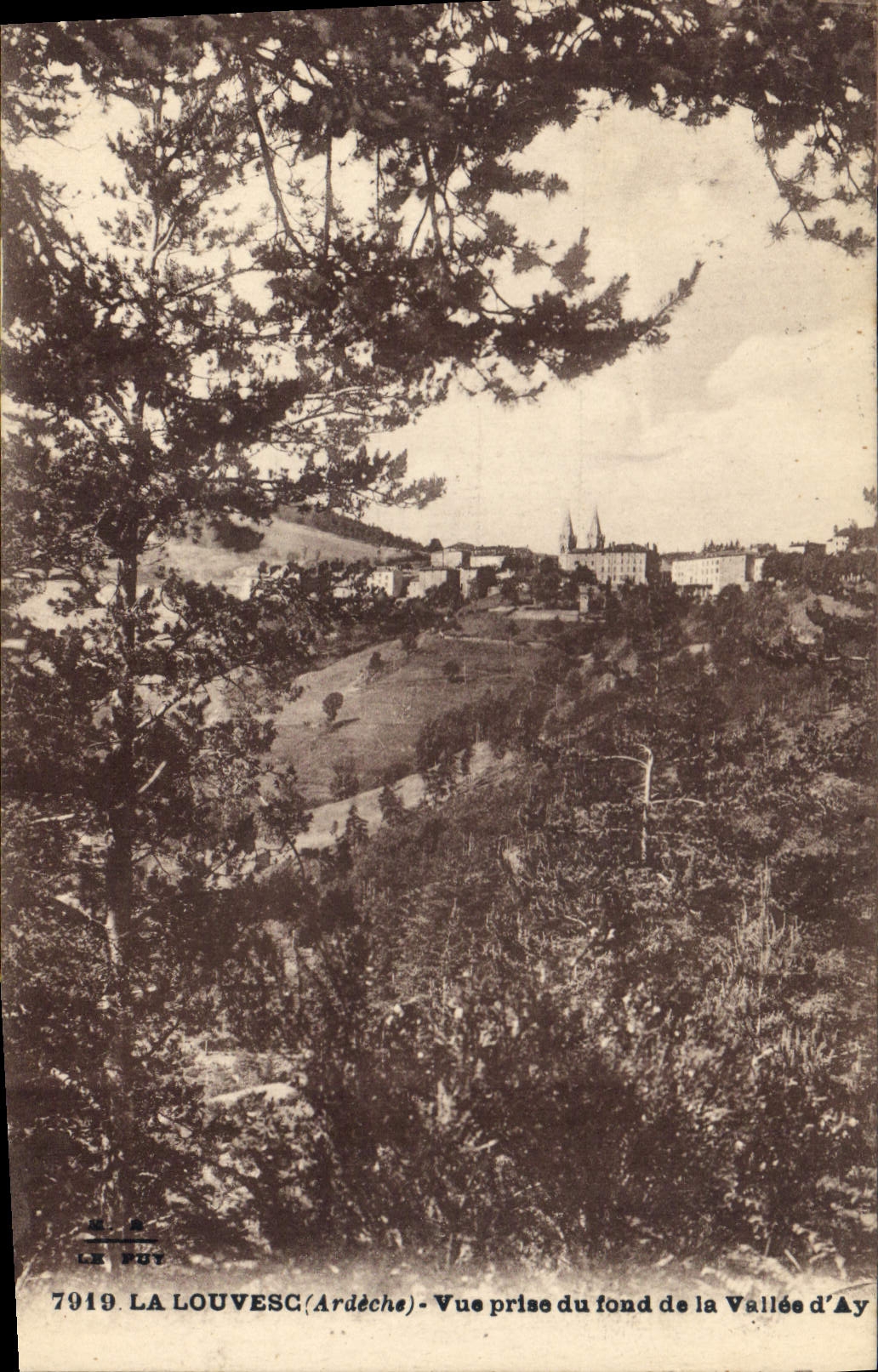 La Louvesc (Ardèche) — Vue prise du fond de la Vallée d'Ay — éditeur Le Puy, n° 7919