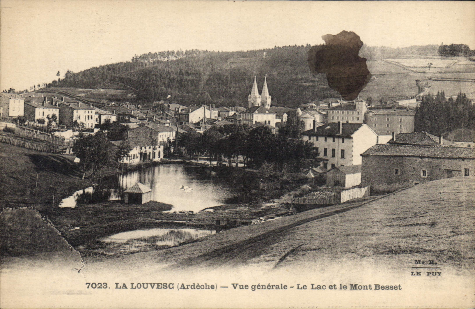 CPA La Louvesc Ardeche Vue generale Le lac et le Mont Besset 