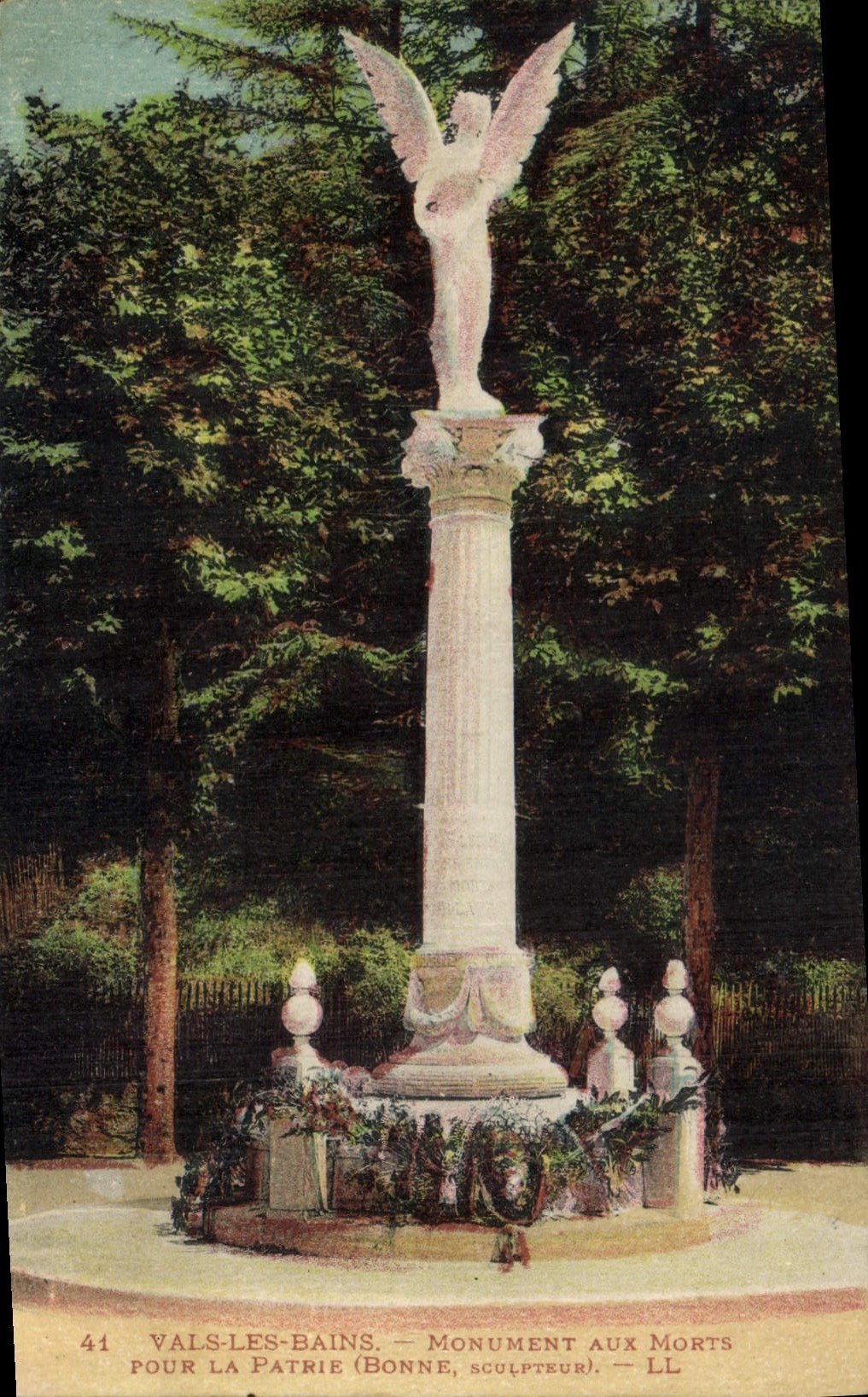 CPA Vals Monument aux Morts pour la Patrie 