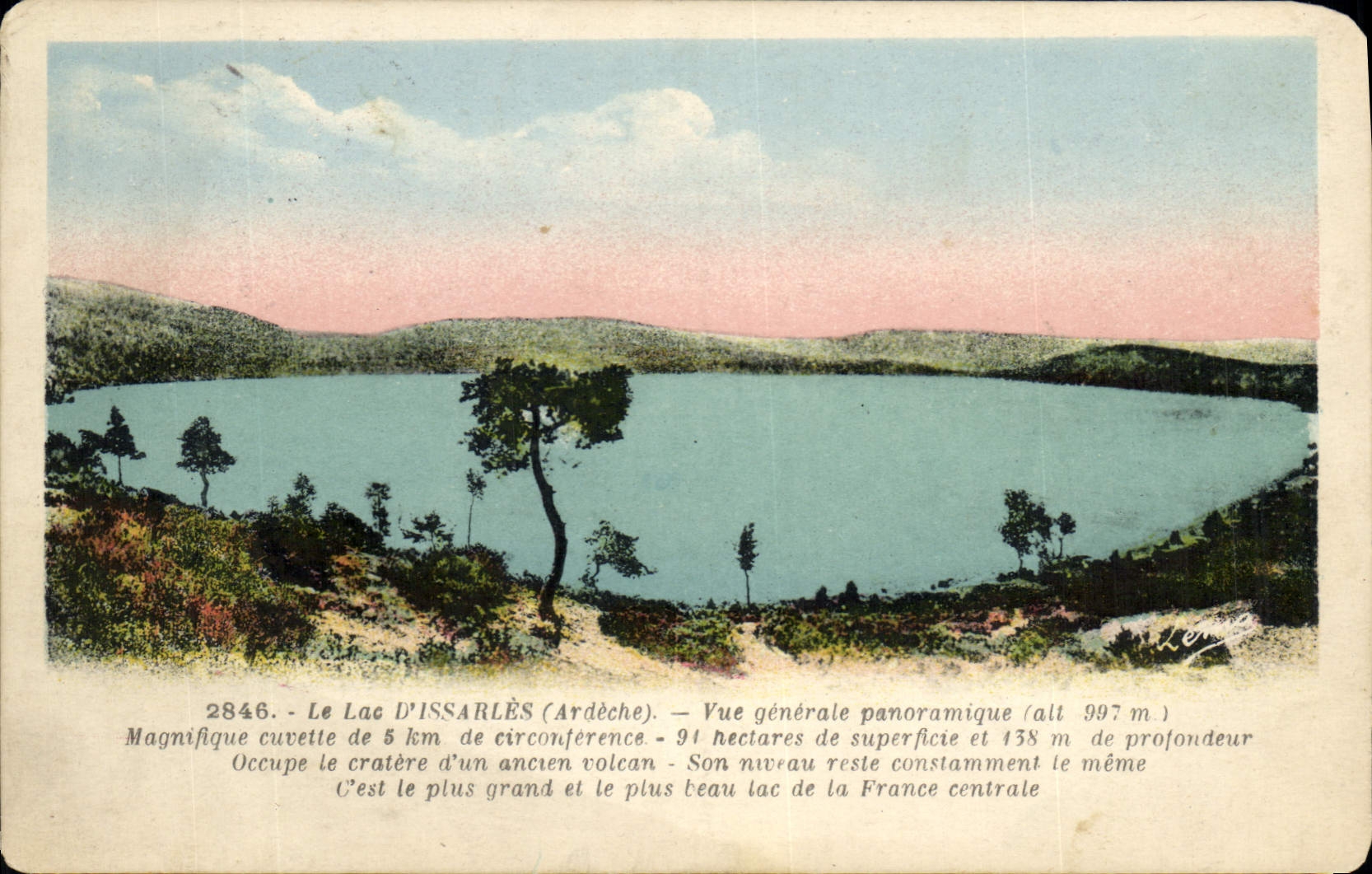 Le Lac d'Issarlès (Ardèche) — Vue générale panoramique (alt 997 m) — n° 2846
