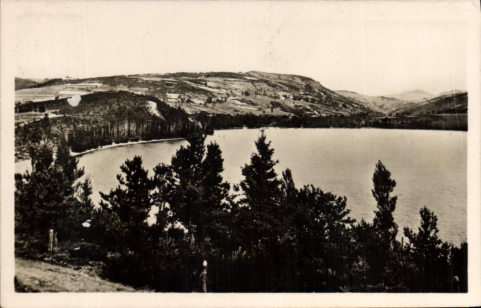 Lac d'Issarles — Ardèche — Éditions Artistiques Haoncollars, n°225