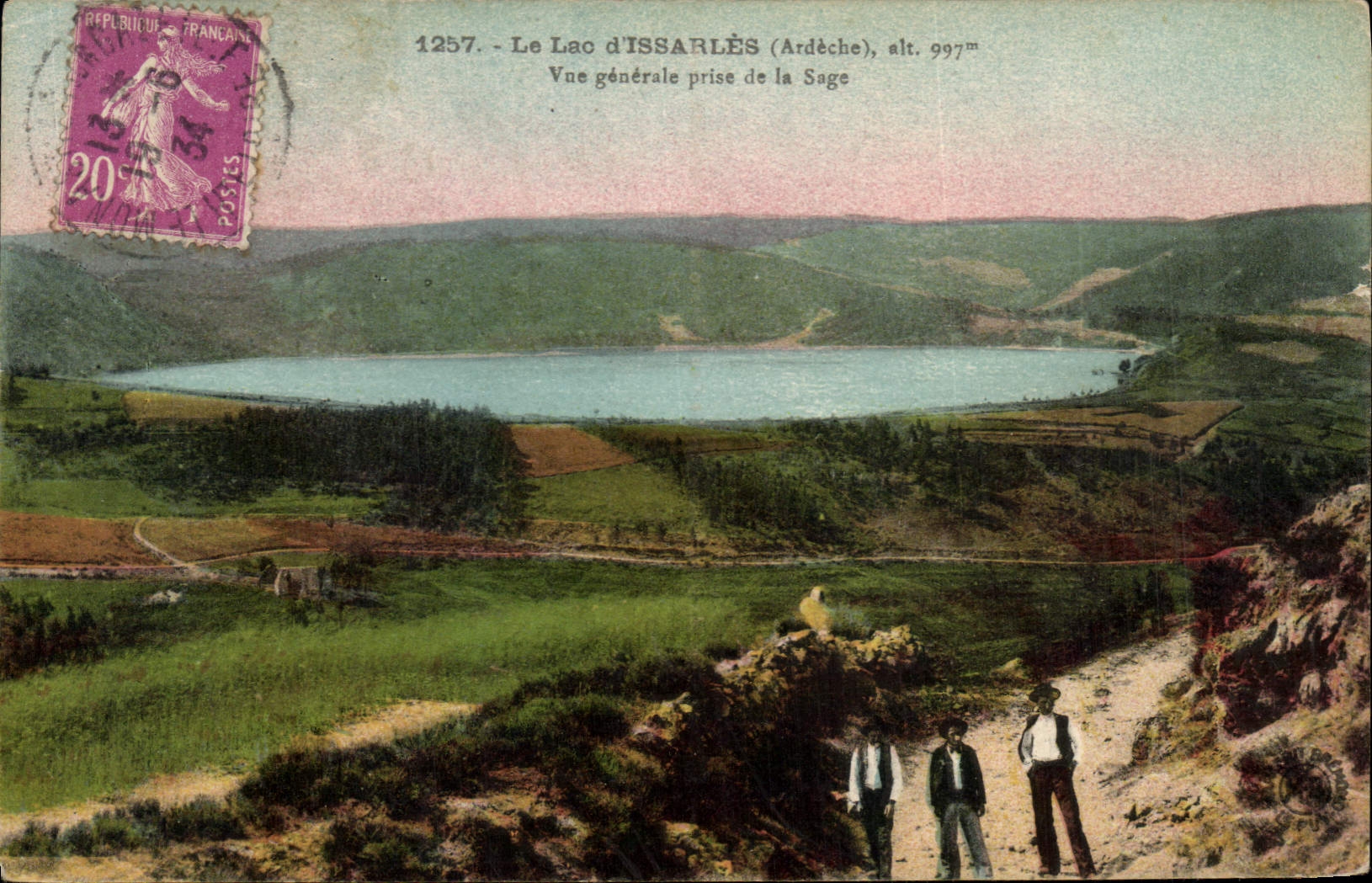 Le Lac d'Issarlès (Ardèche), alt. 997m — Vue générale prise de la Sage — Éditions d'Art Margerit Bréon
