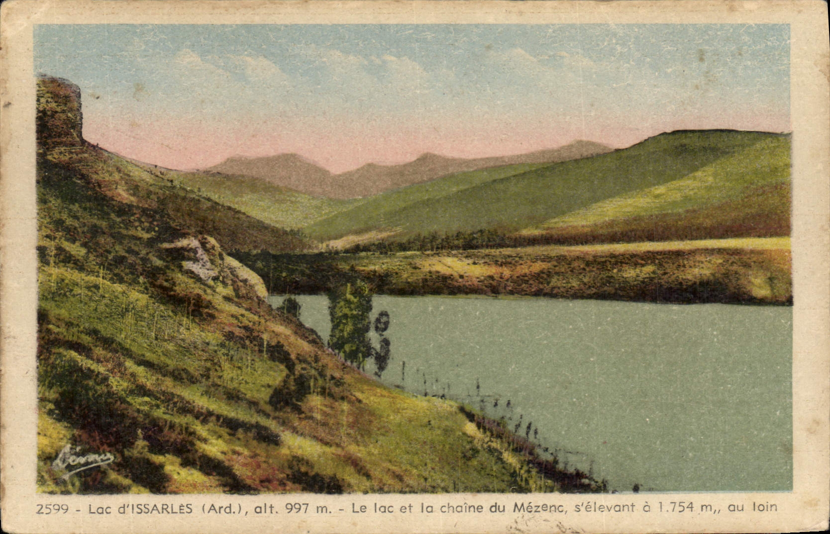 CPA Lac d'Issarles Ard Le Lac et la chaine du Mezonc 