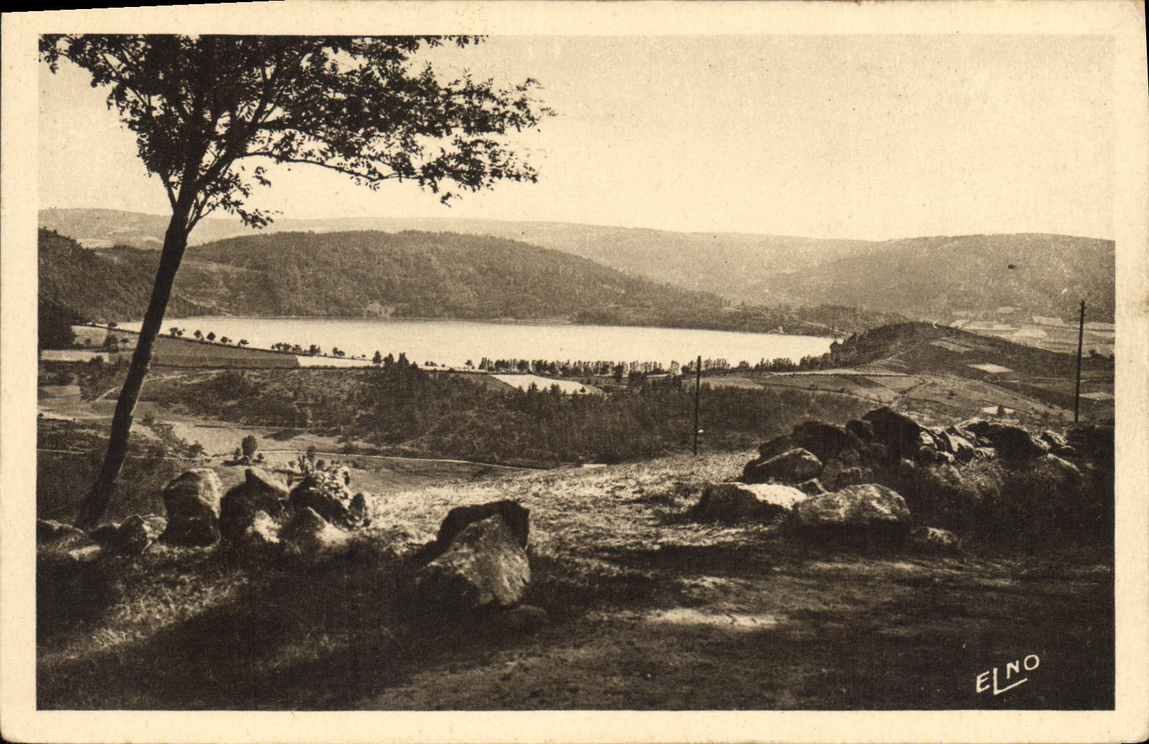 Lac d'Issarlès (Ardèche) — alt. 997 m. — Éditeur ElnO, n° 10595