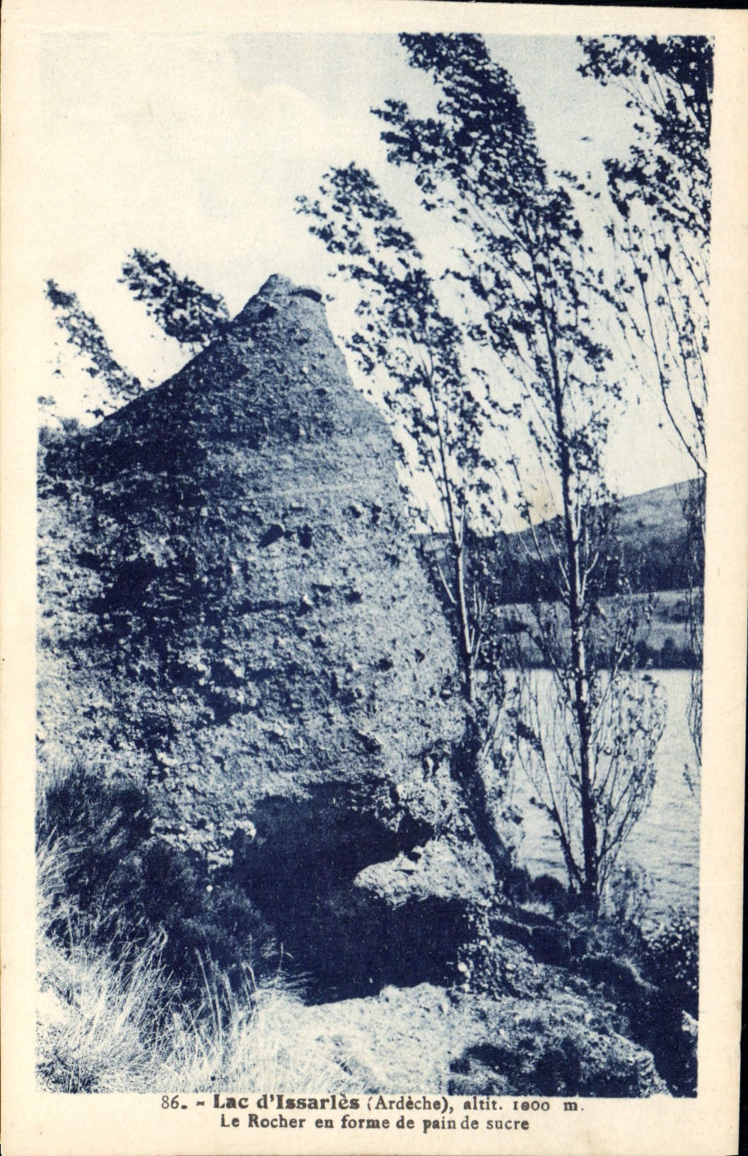 Lac d'Issarlès (Ardèche) — Le Rocher en forme de pain de sucre, alt. 1800 m — Éditions artistiques Haond-Collard