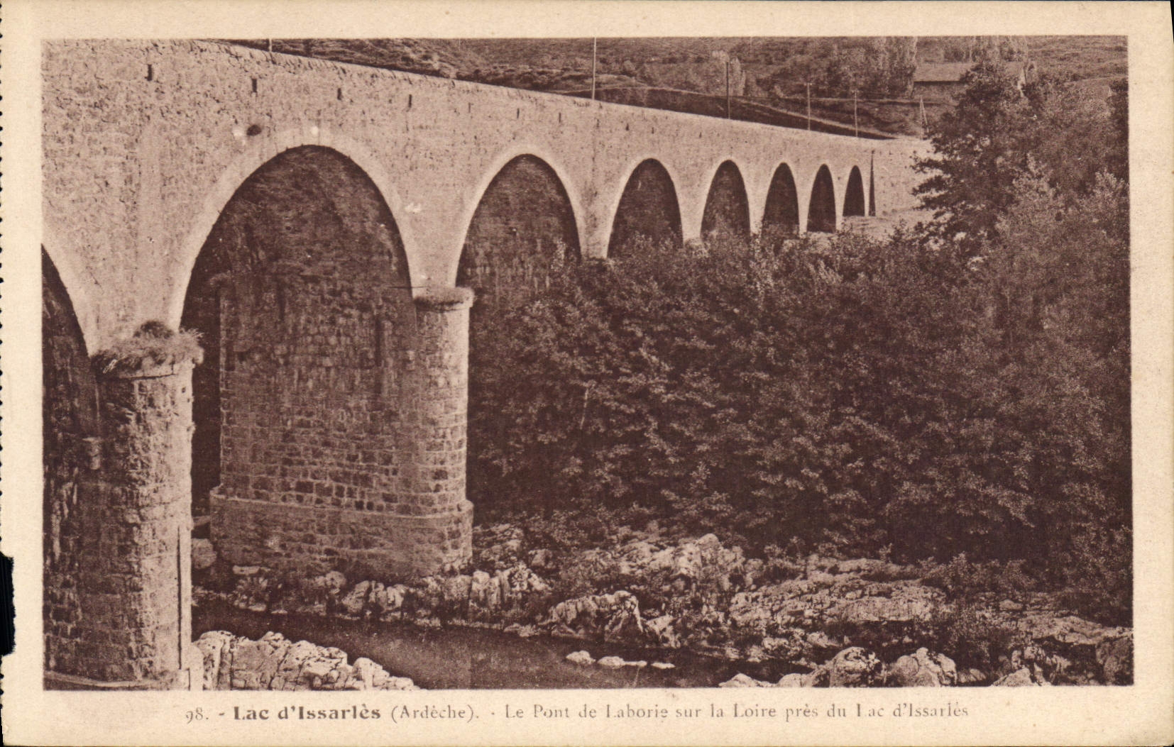 Pont de Laborie sur la Loire près du Lac d'Issarlès (Ardèche) — n°98 — Éditions artistiques Hamond-Colin