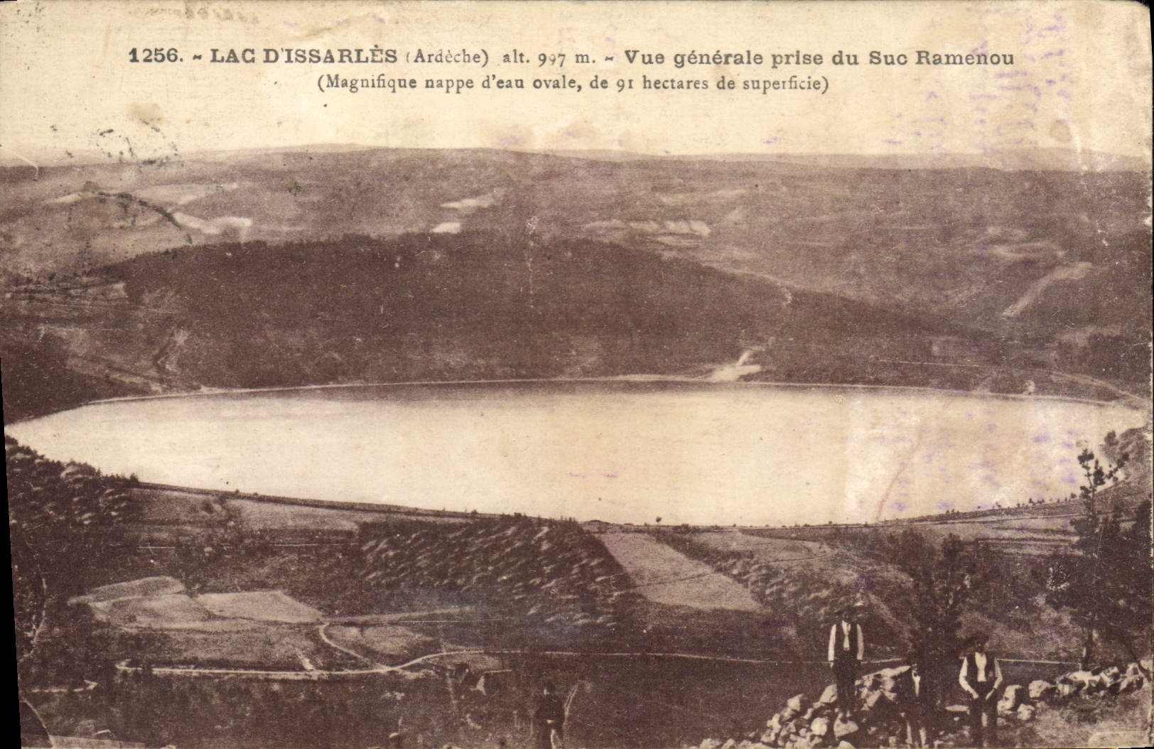 Lac d'Issarlès (Ardèche) — vue générale prise du Suc Ramenou — Éditions d'Art Marquet, Le Puy (Haute Loire)