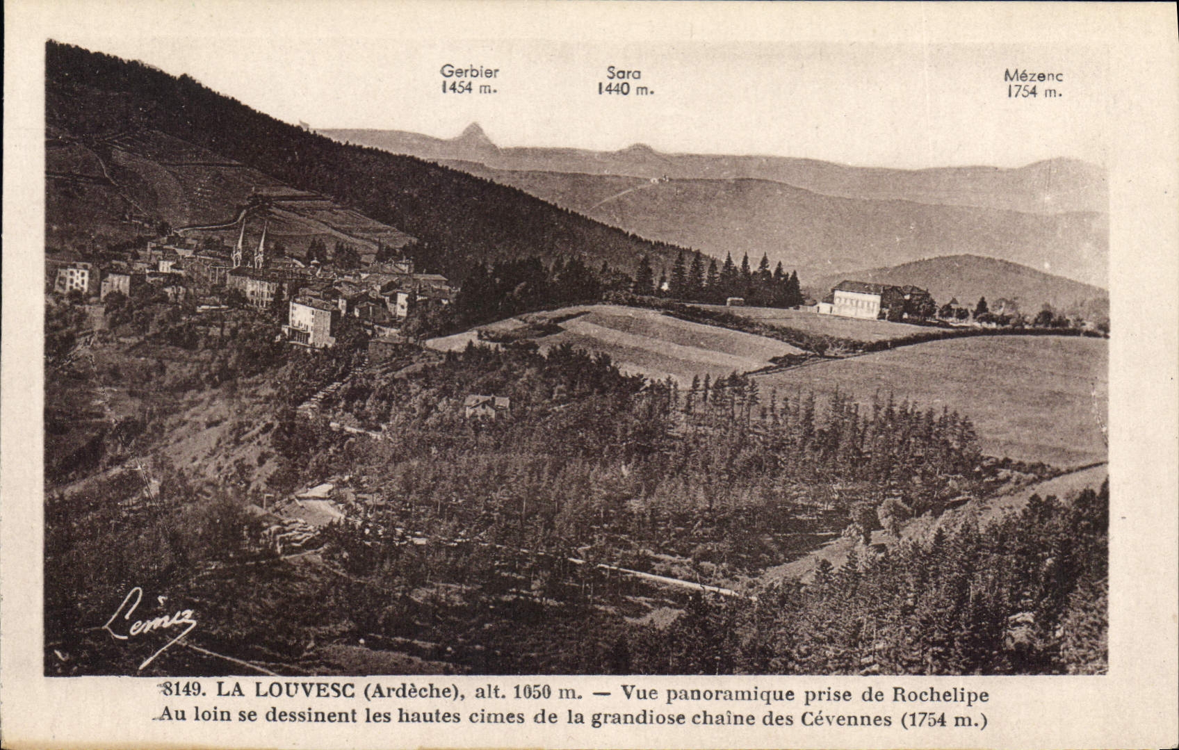 LA LOUVESC (Ardèche), alt. 1050 m. — Vue panoramique prise de Rochelipe