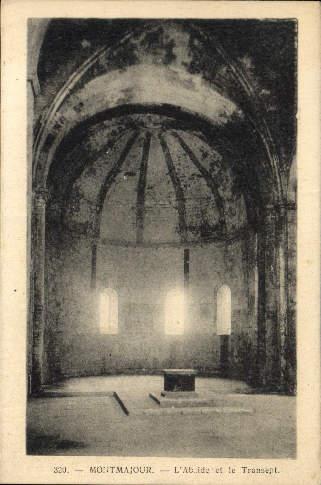 CPA Montmajour l'Absidfe et le Transept 