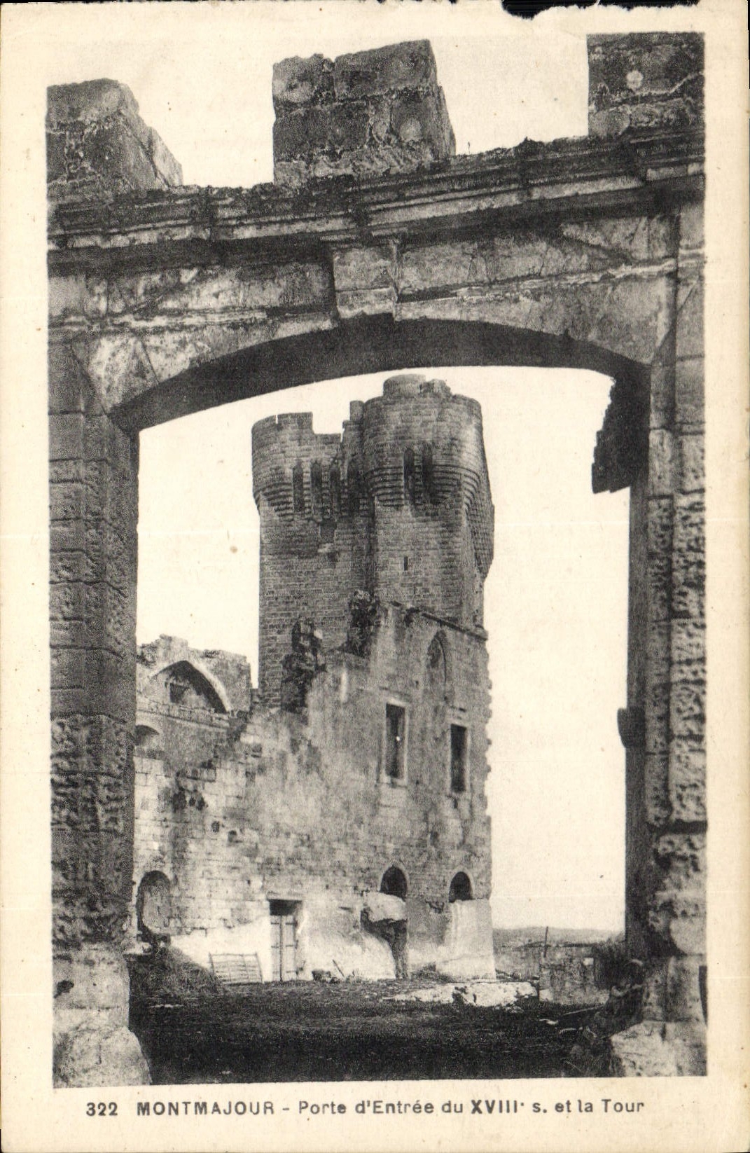 Montmajour — Porte d'Entrée du XVIIIe s. et la Tour — Édit. J.-G. Sorg Arles
