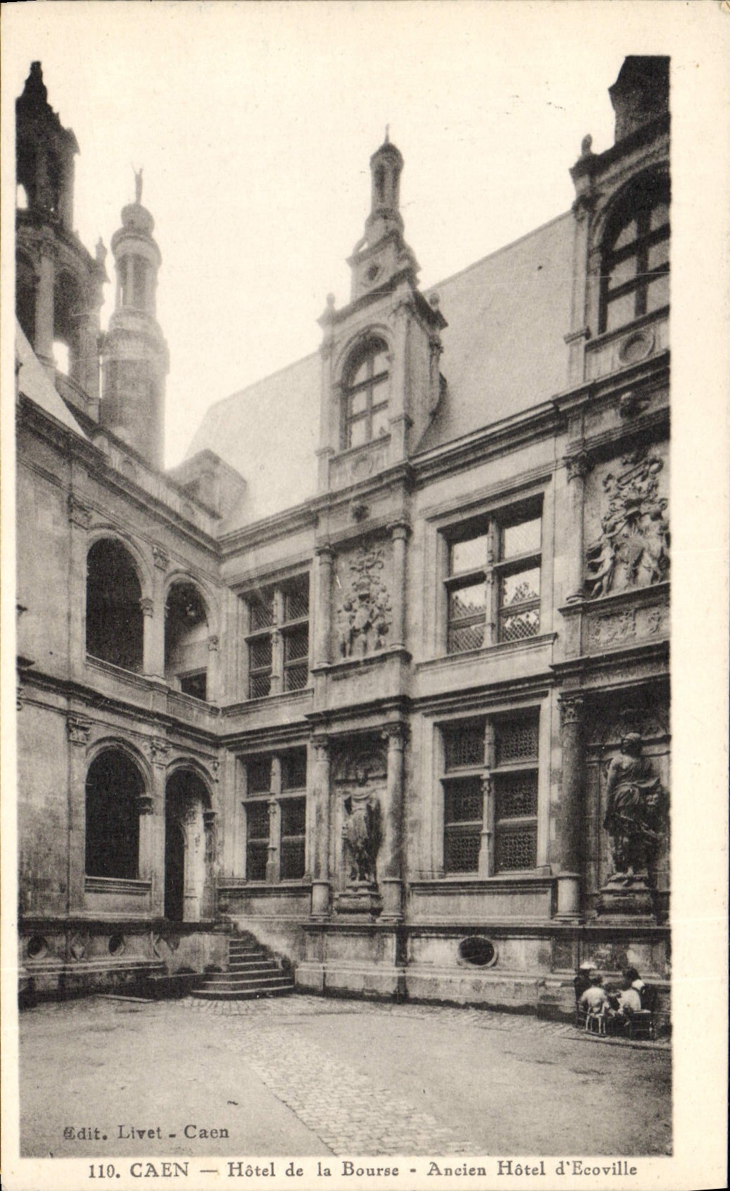 Caen — Hôtel de la Bourse — Ancien Hôtel d'Écoville — Édit. Livet, n°110
