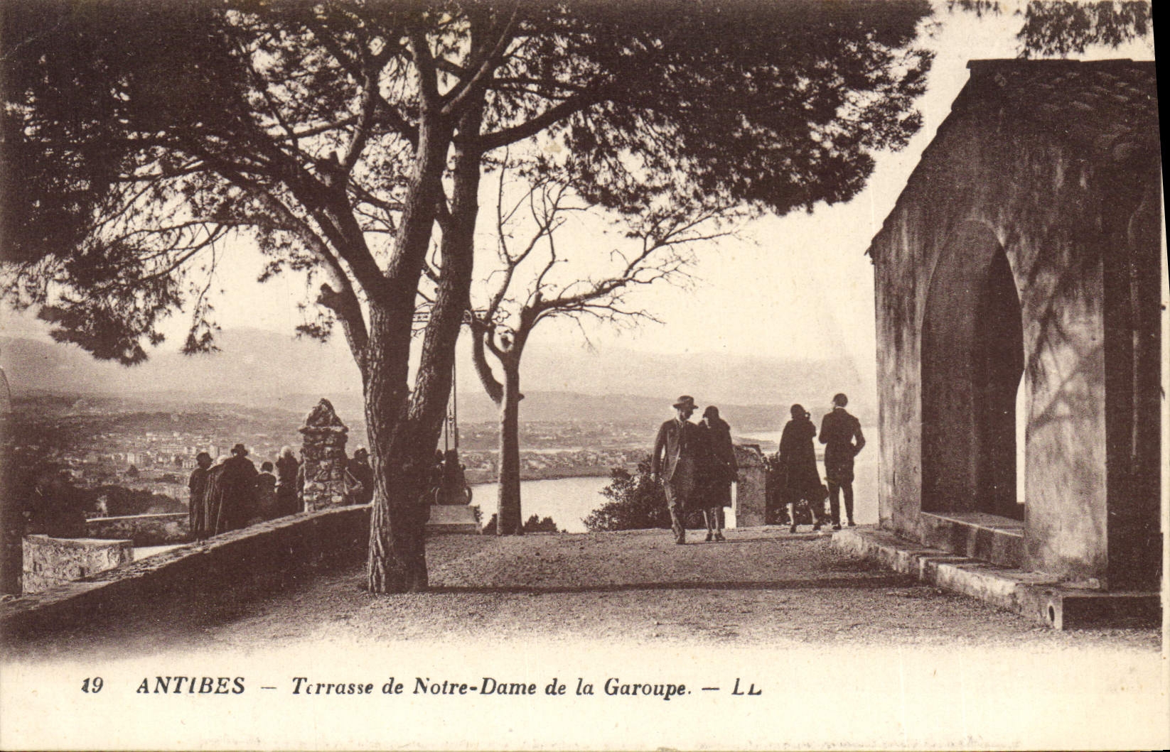 CPA Antibes Terrasse de Notre Dame de la Garoupe 
