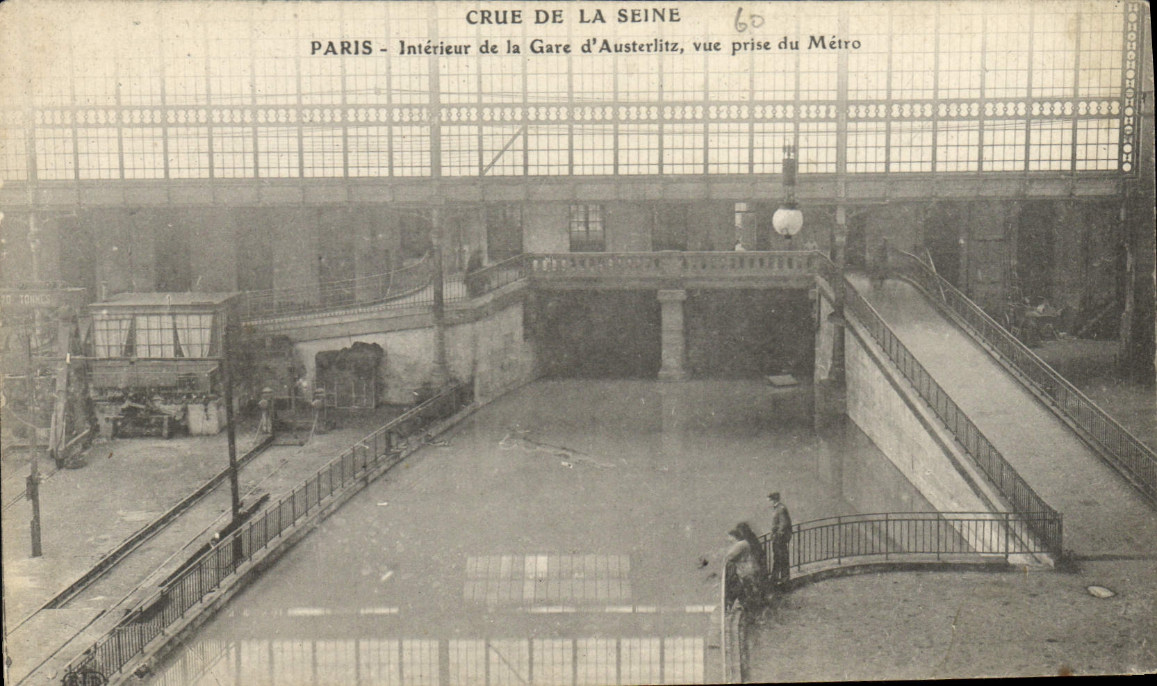 Paris - Intérieur de la Gare d'Austerlitz, vue prise du Métro — Crue de la Seine — éditeur : TONNIS